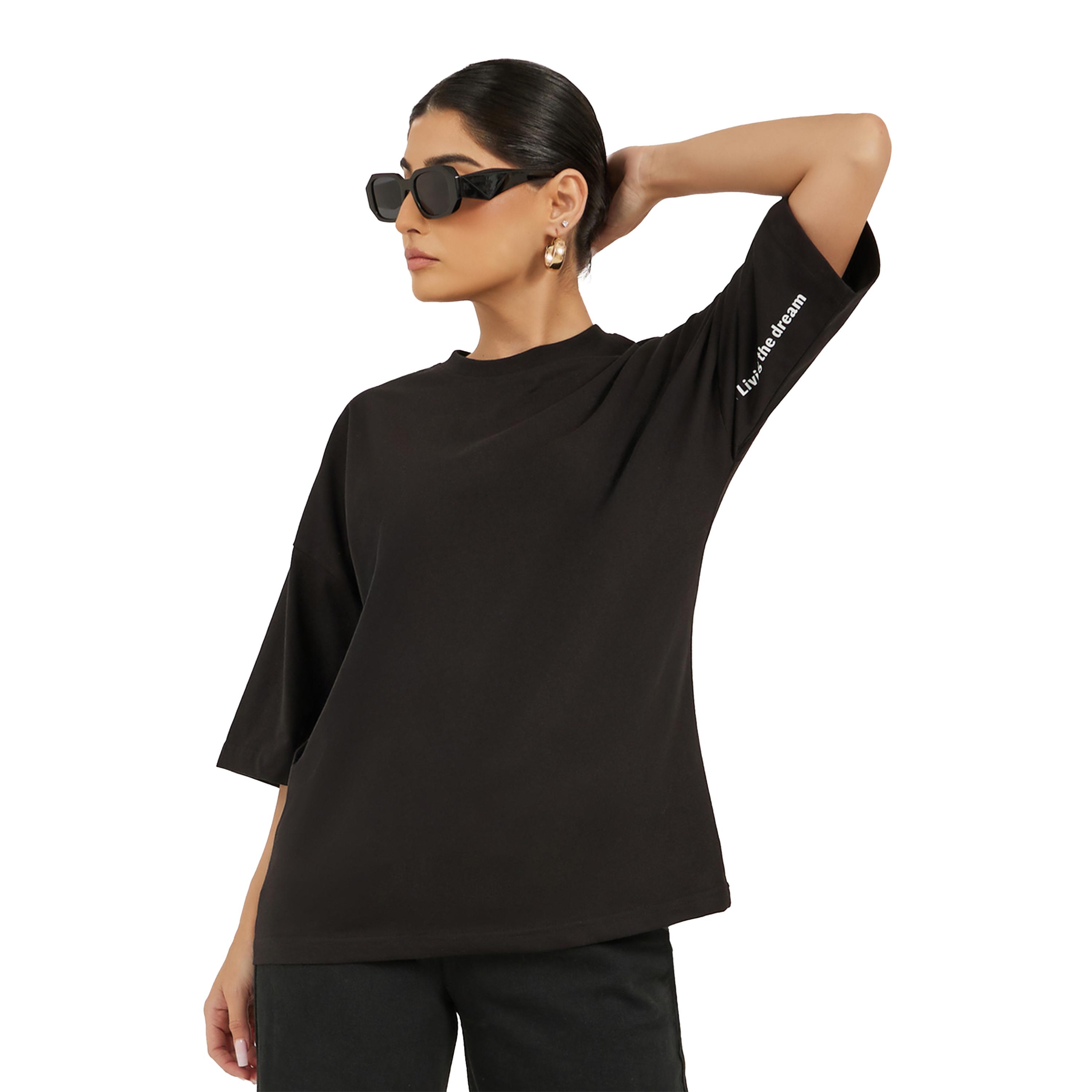 ستايلي -  تي شيرت مقاس كبيربطباعة شعار وأكتاف منسدلة-women-clothing-tshirts-image-1