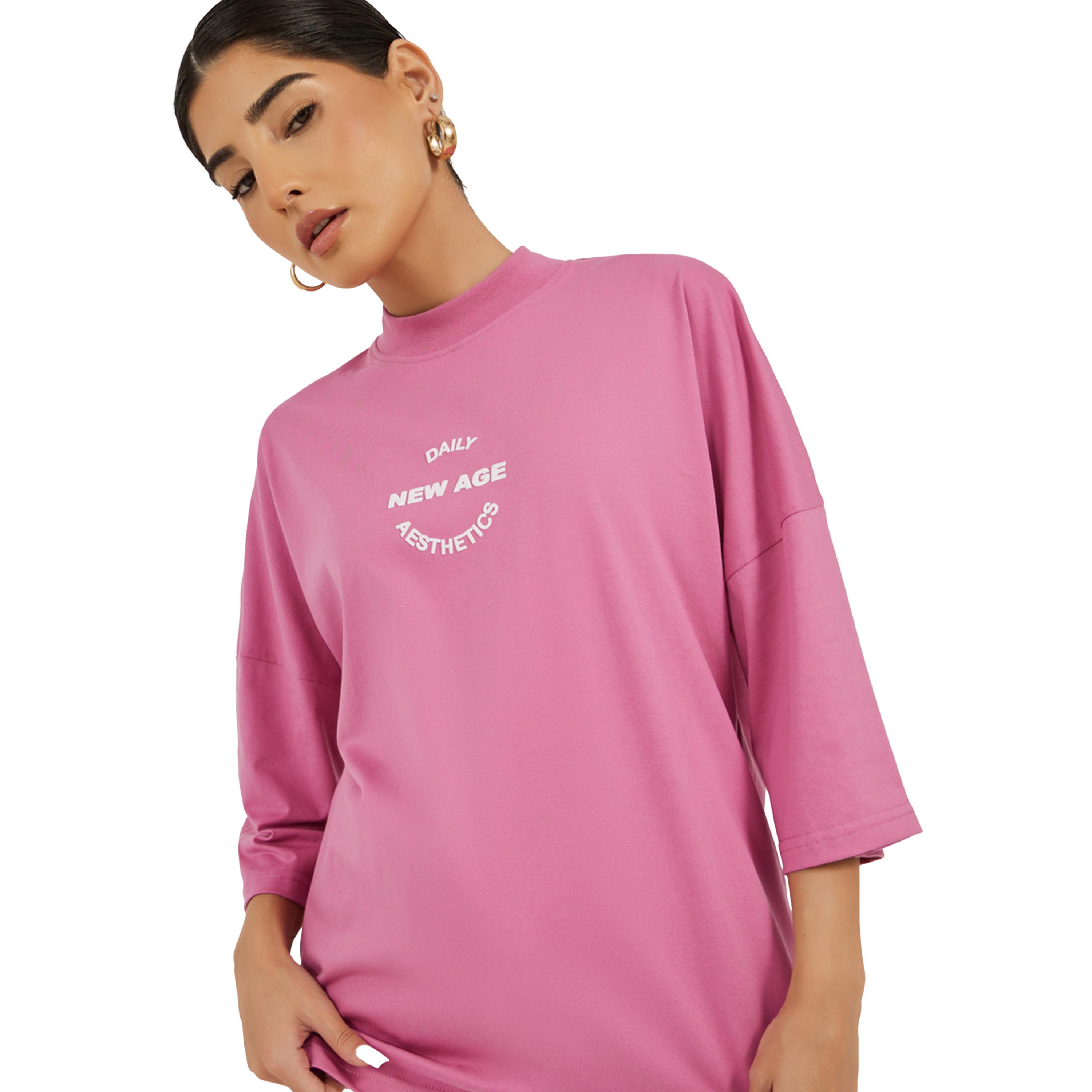ستايلي -  تي شيرت مقاس كبيربرقبة عالية ومطبوع عليه شعار-women-clothing-tshirts-image-3