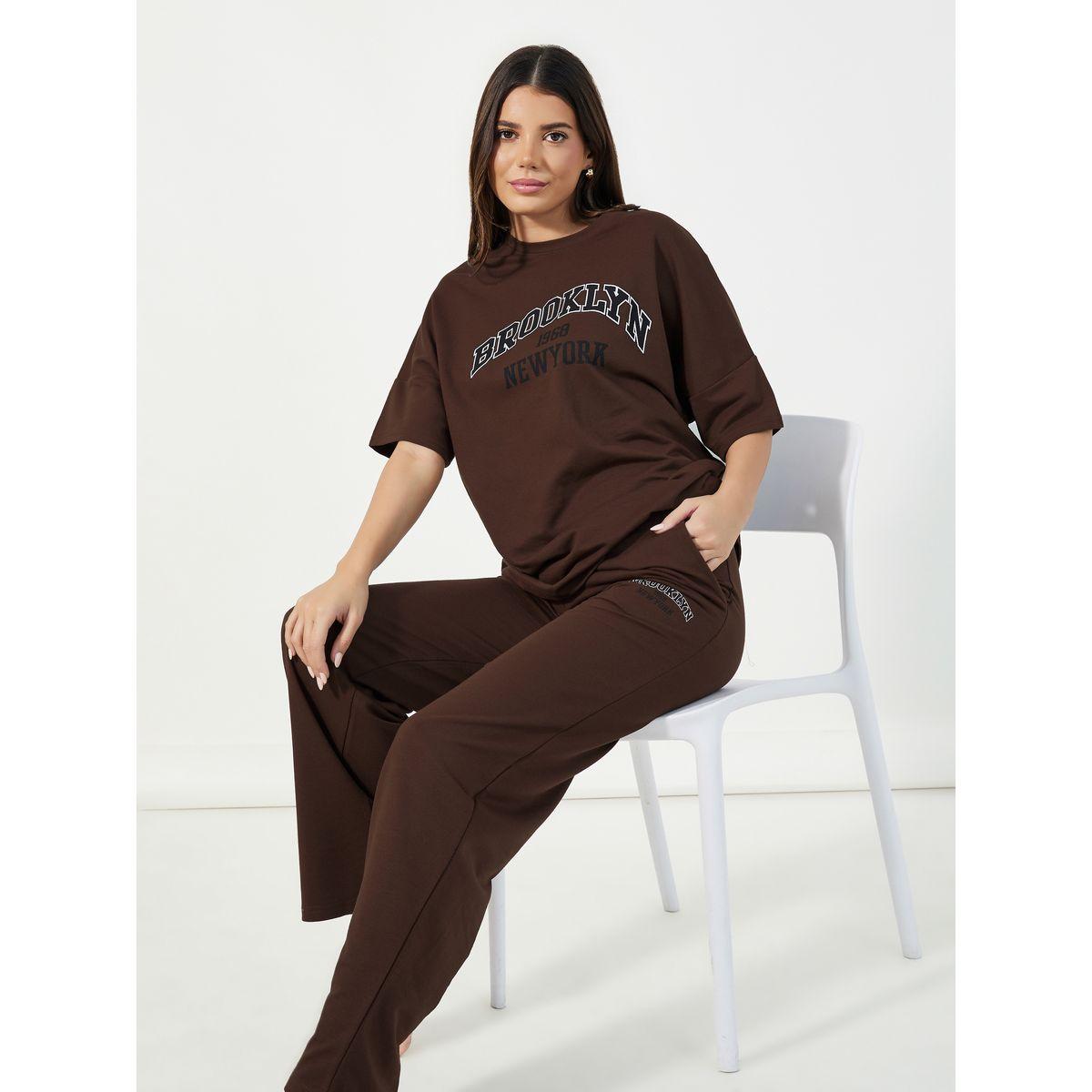 مجموعة من جوغر مع بلوزة بقصة مريحة وطبعة كتابة-women-clothing-coordsets-image-1
