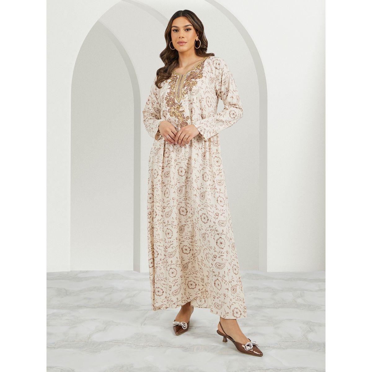 جلابية مطرزة بتفاصيل رقبة على شكل حرف A وطباعة شاملة-women-arabicclothing-jalabiyas-image-1