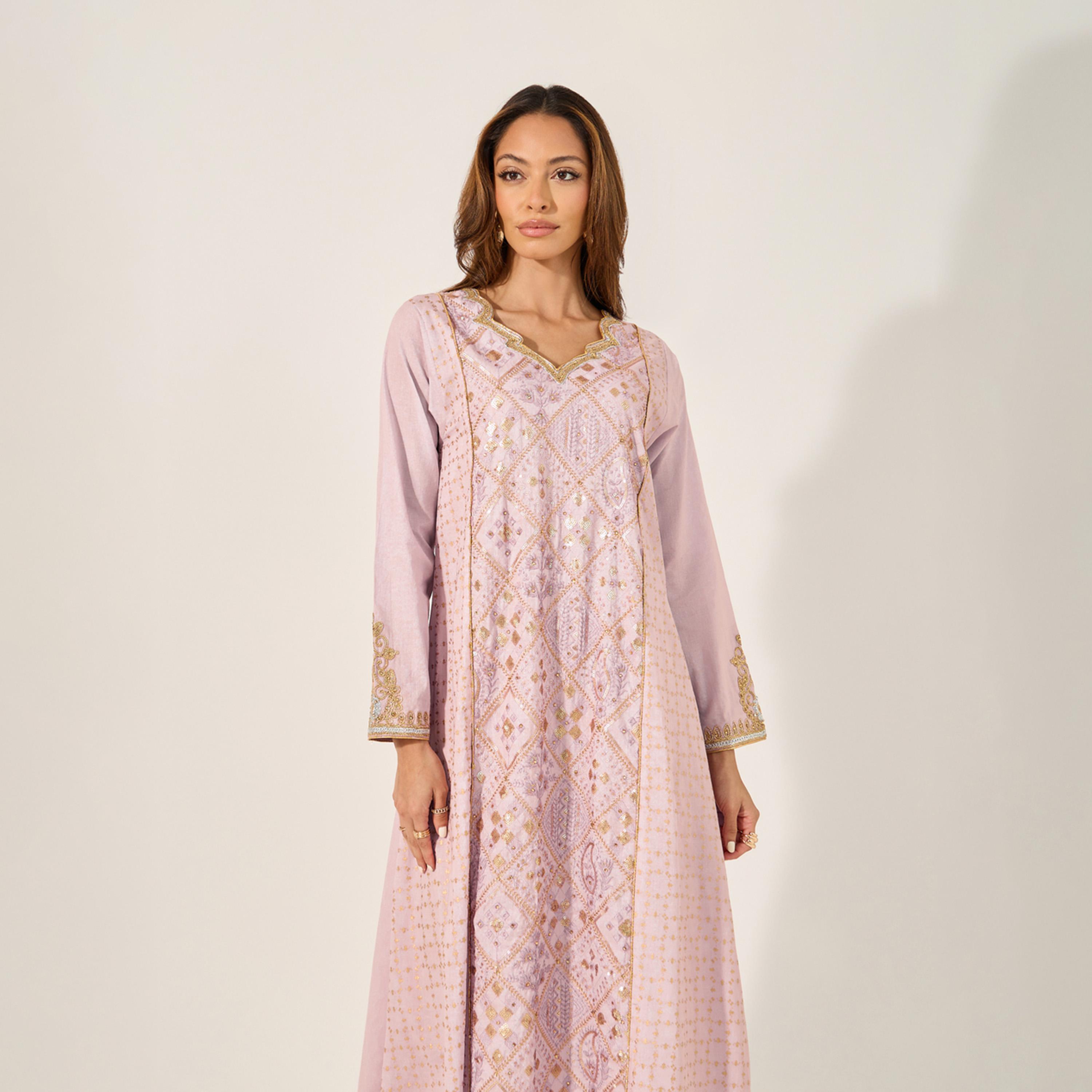 أميرة x ستايلي جلابية بتداخلات مُطرّزة وتفاصيل دانتيل-women-arabicclothing-jalabiyas-image-3