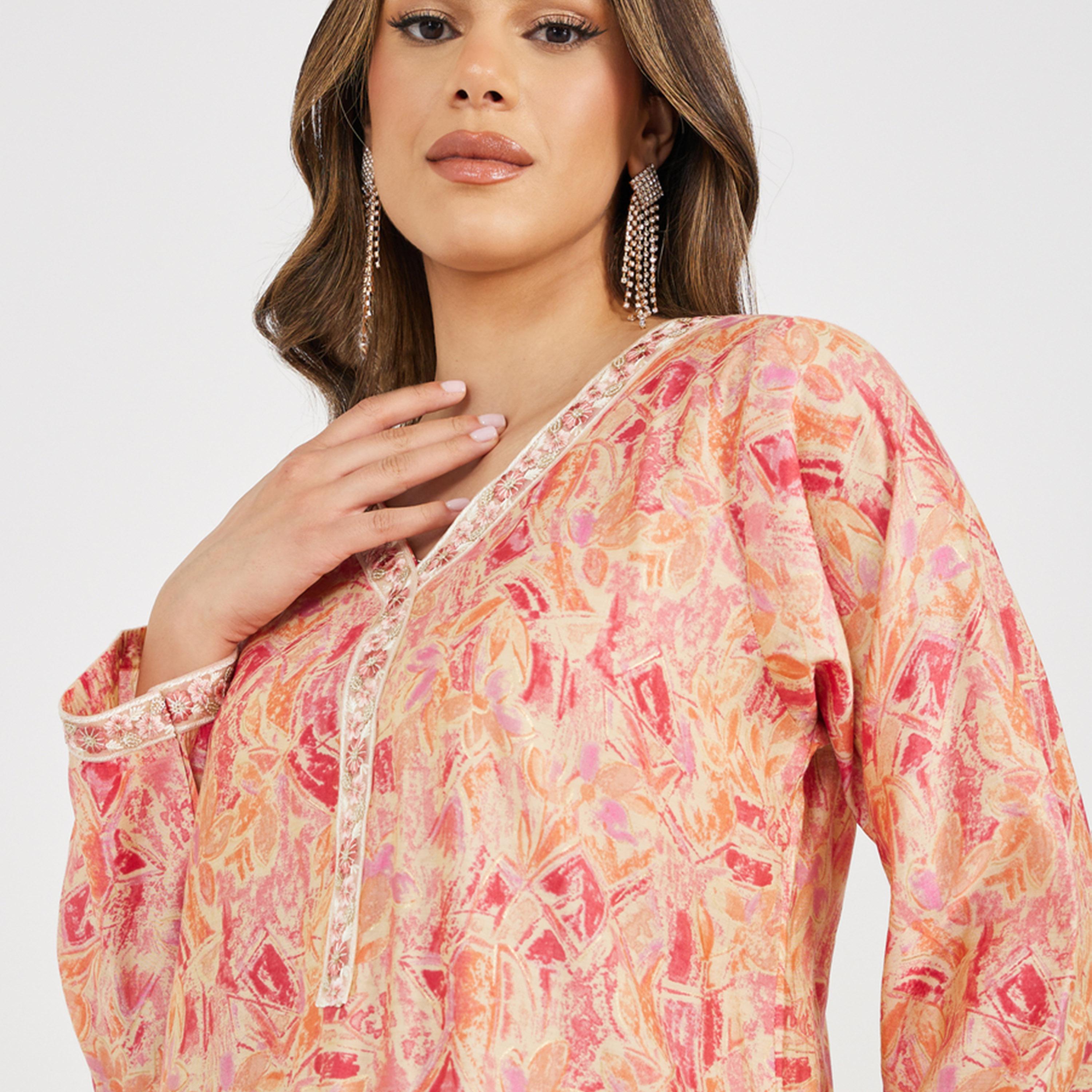 ستايلي - جلابية مطبوعة ومطرزة بفتحة رقبة على شكل حرف V وقصّة A-women-arabicclothing-jalabiyas-image-4