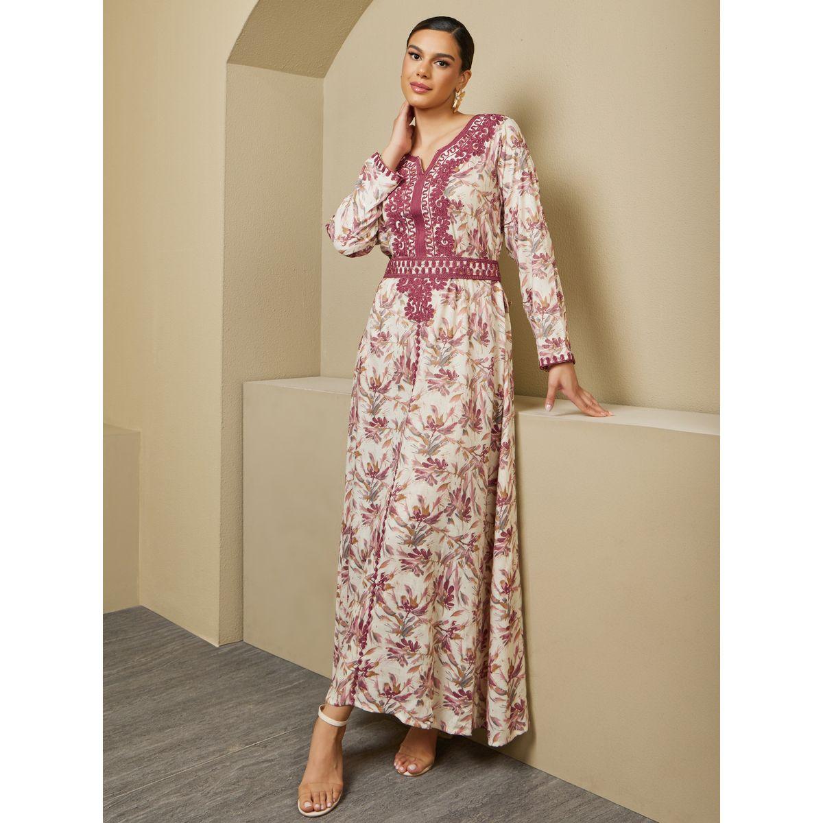قفطان مطرز بطبعات الأزهار بالكامل مع تفاصيل حزام الخصر-women-arabicclothing-kaftan-image-2