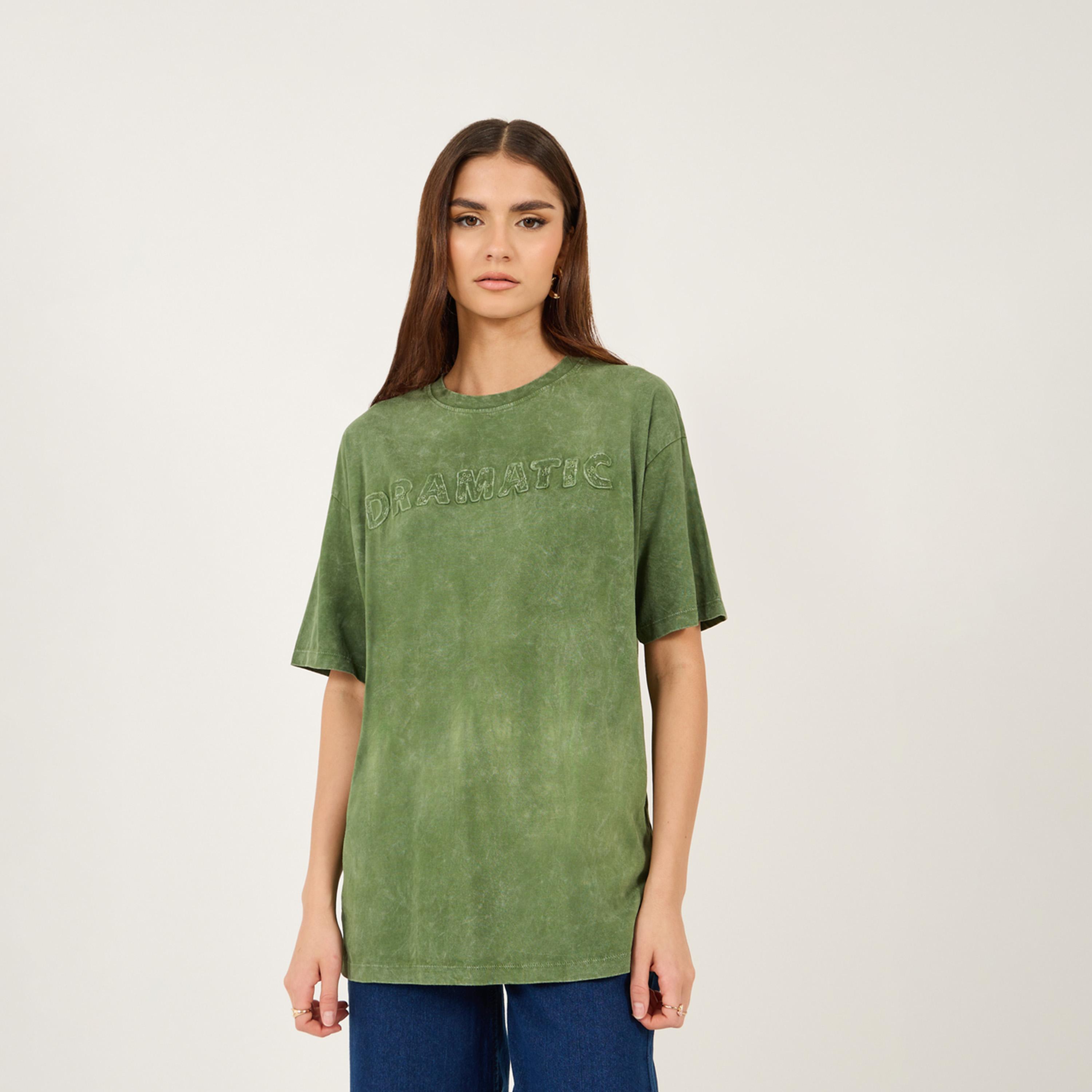 ستايلي - تي شيرت باهت بتفاصيل شعار ورقبة دائرية كبير الحجم-women-clothing-tshirts-image-2