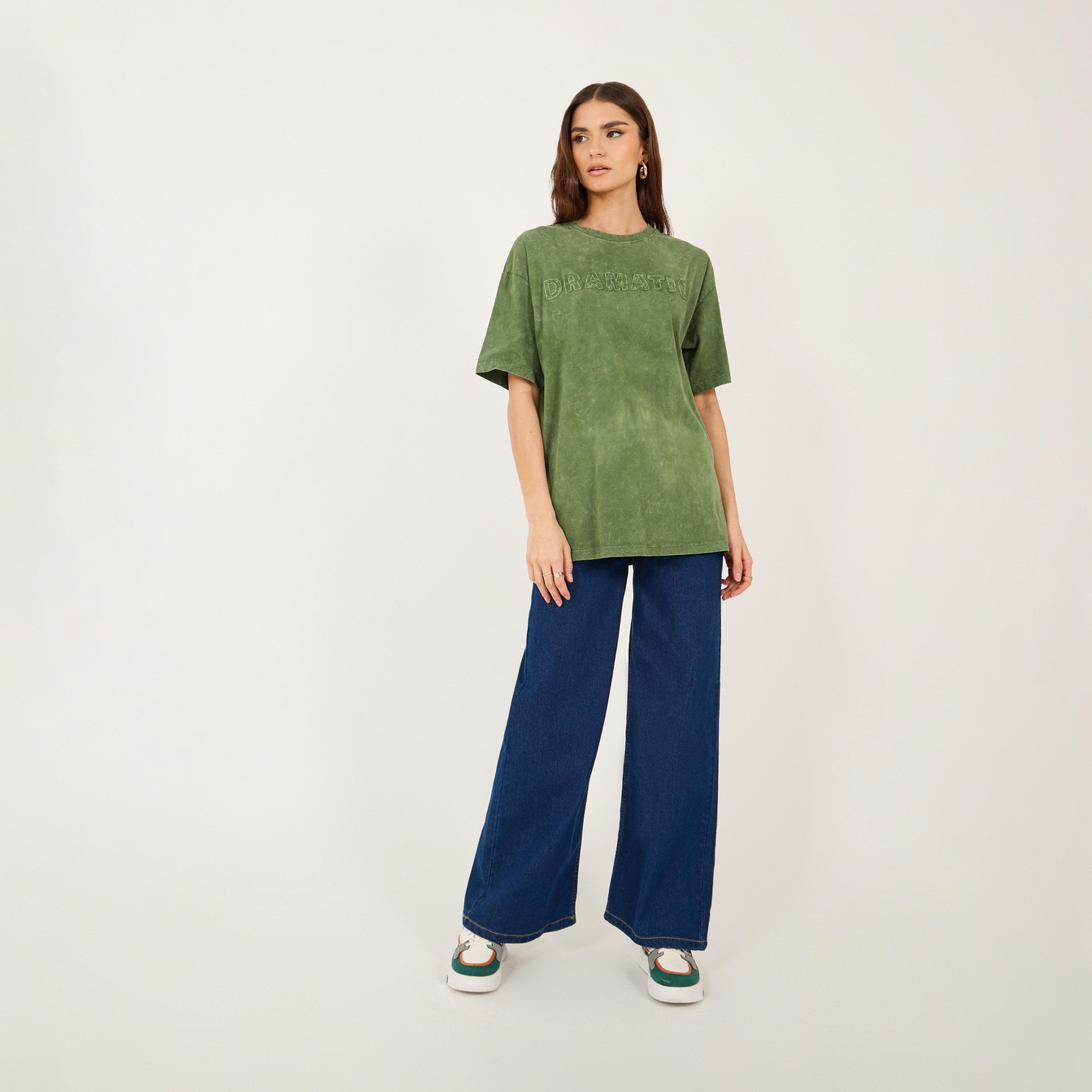 ستايلي - تي شيرت باهت بتفاصيل شعار ورقبة دائرية كبير الحجم-women-clothing-tshirts-image-3