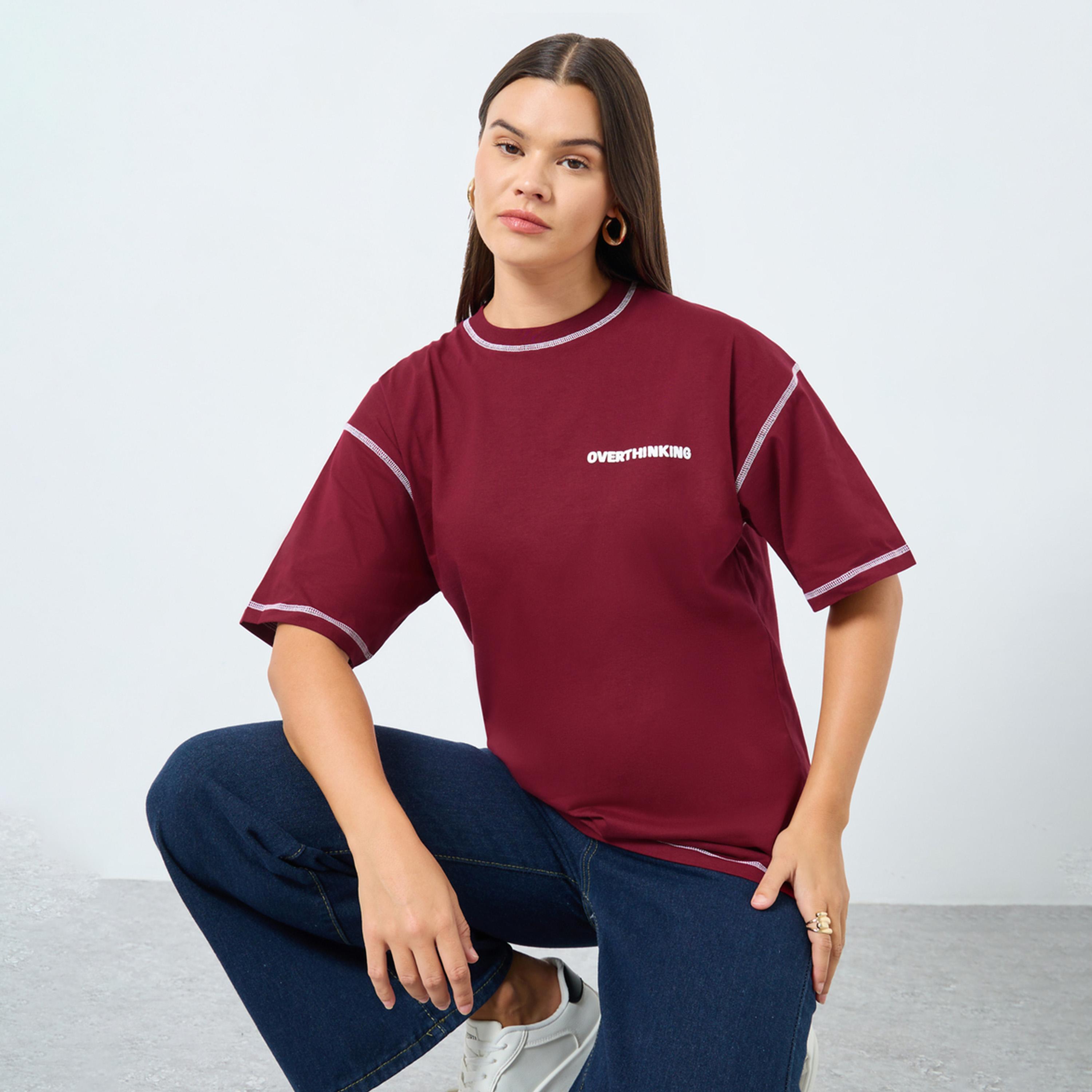 ستايلي - تي شيرت حجم كبير بطباعة شعار وخياطة متقنة-women-clothing-tshirts-image-1