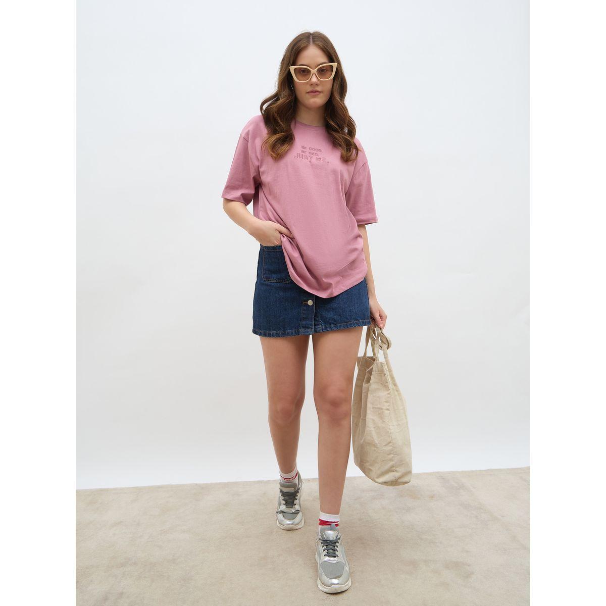 تيشيرت فضفاض بتفاصيل كتابة مُطرزة-women-clothing-tshirts-image-1
