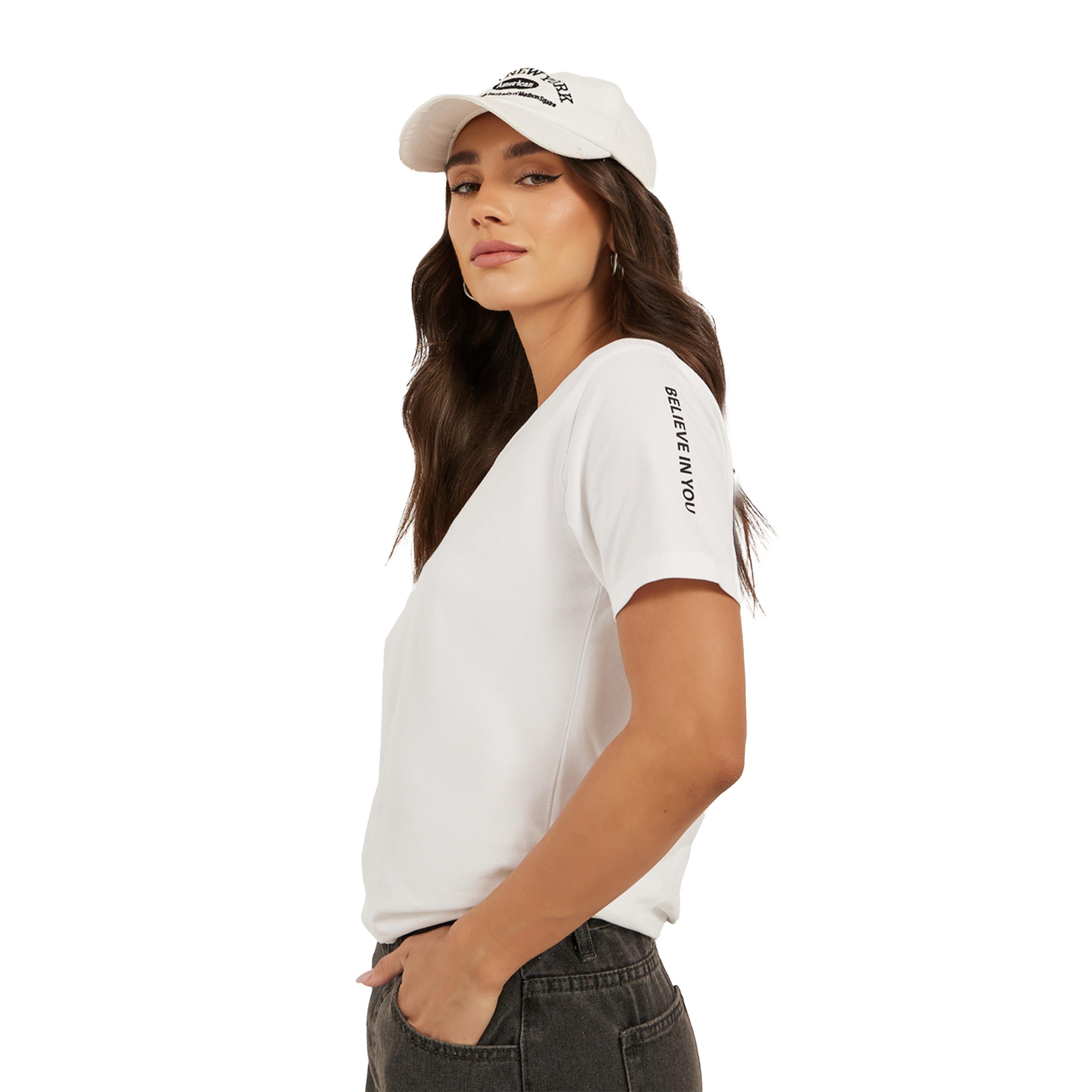 ستايلي -  تي شيرت بقصّة عادية ورقبة V مطبوع عليه شعار-women-clothing-tshirts-image-2