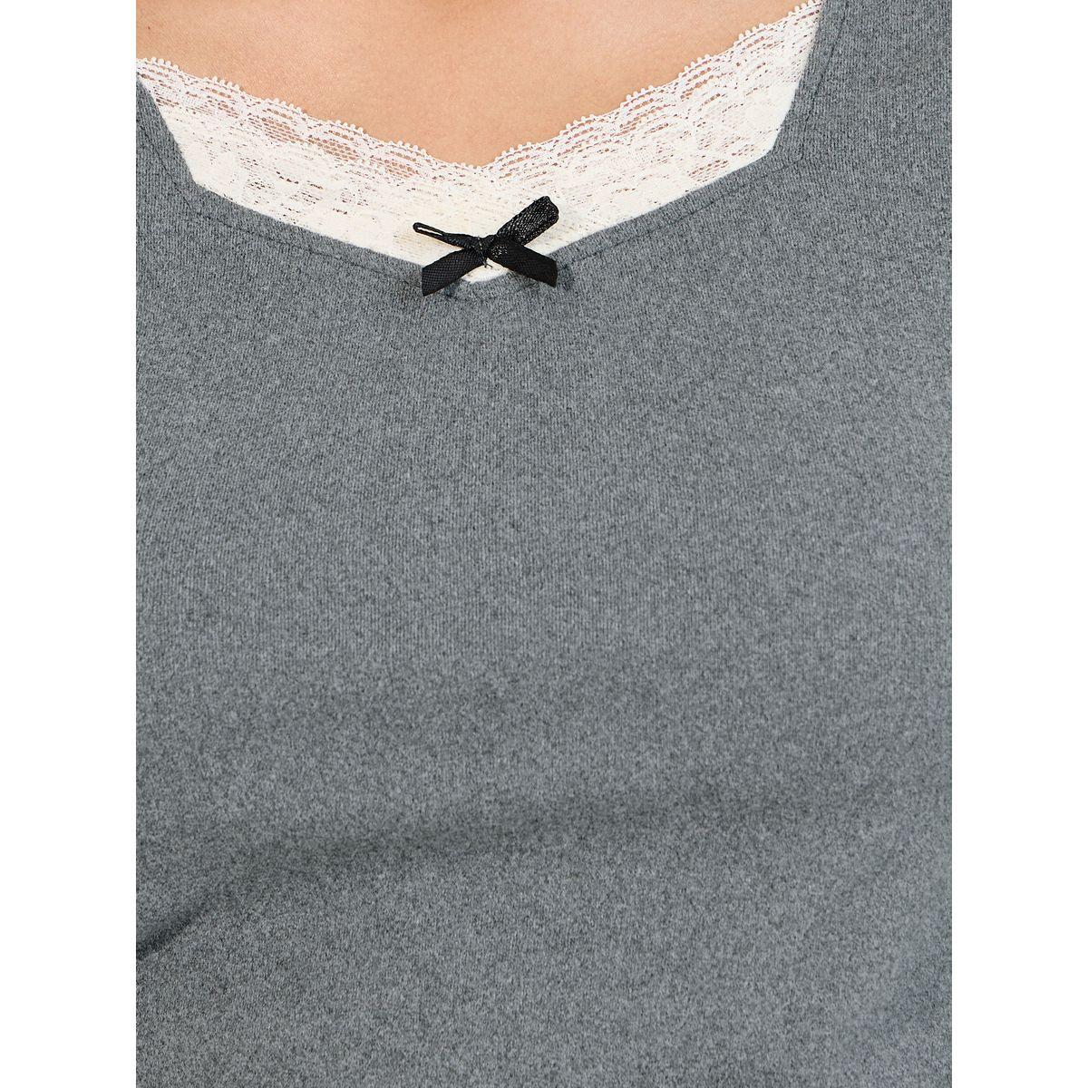 تيشيرت بقصة سليم فت وتفاصيل دانتيل-women-clothing-tshirts-image-3