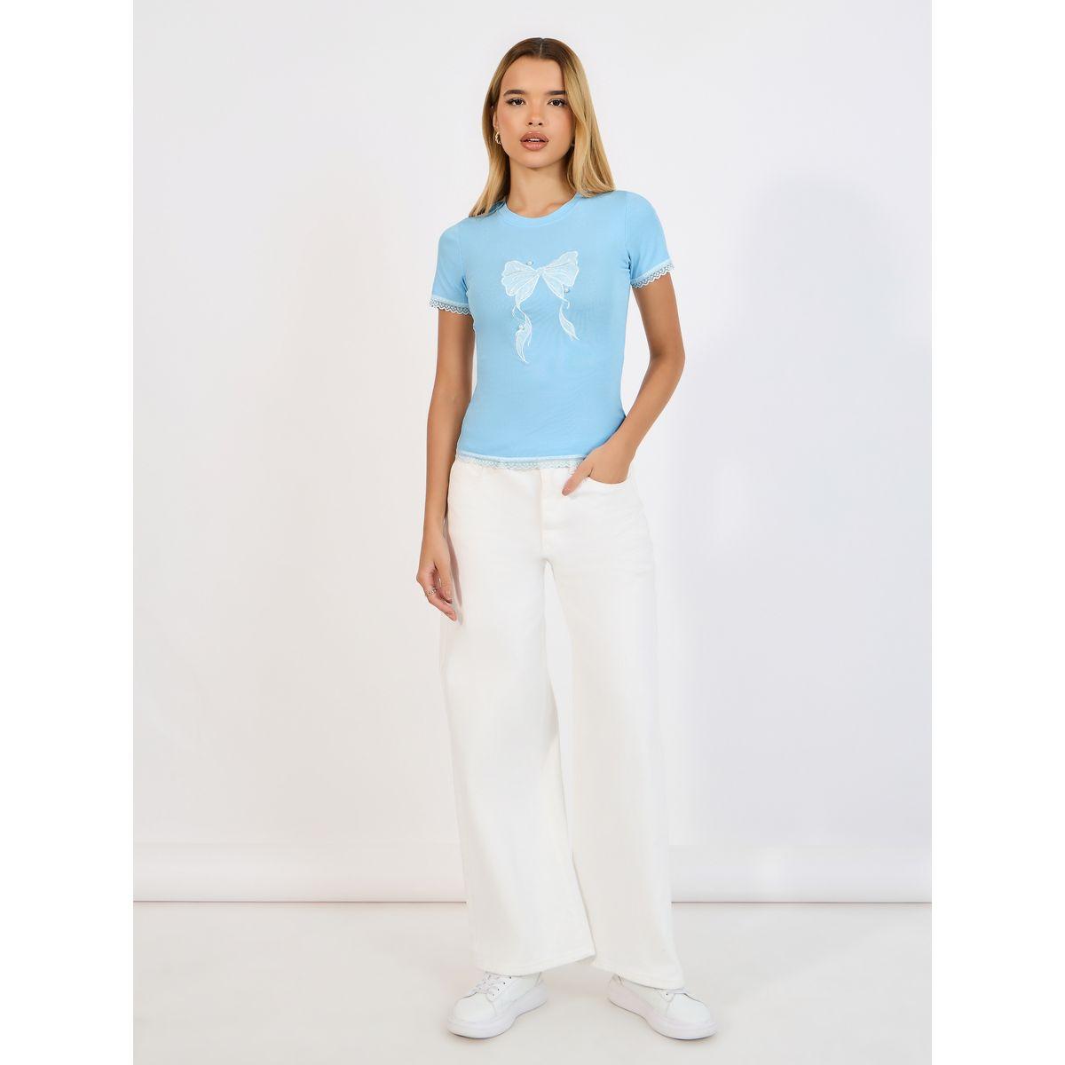 تيشيرت بتفاصيل مُطرّزة وقصة سليم فت-women-clothing-tshirts-image-2