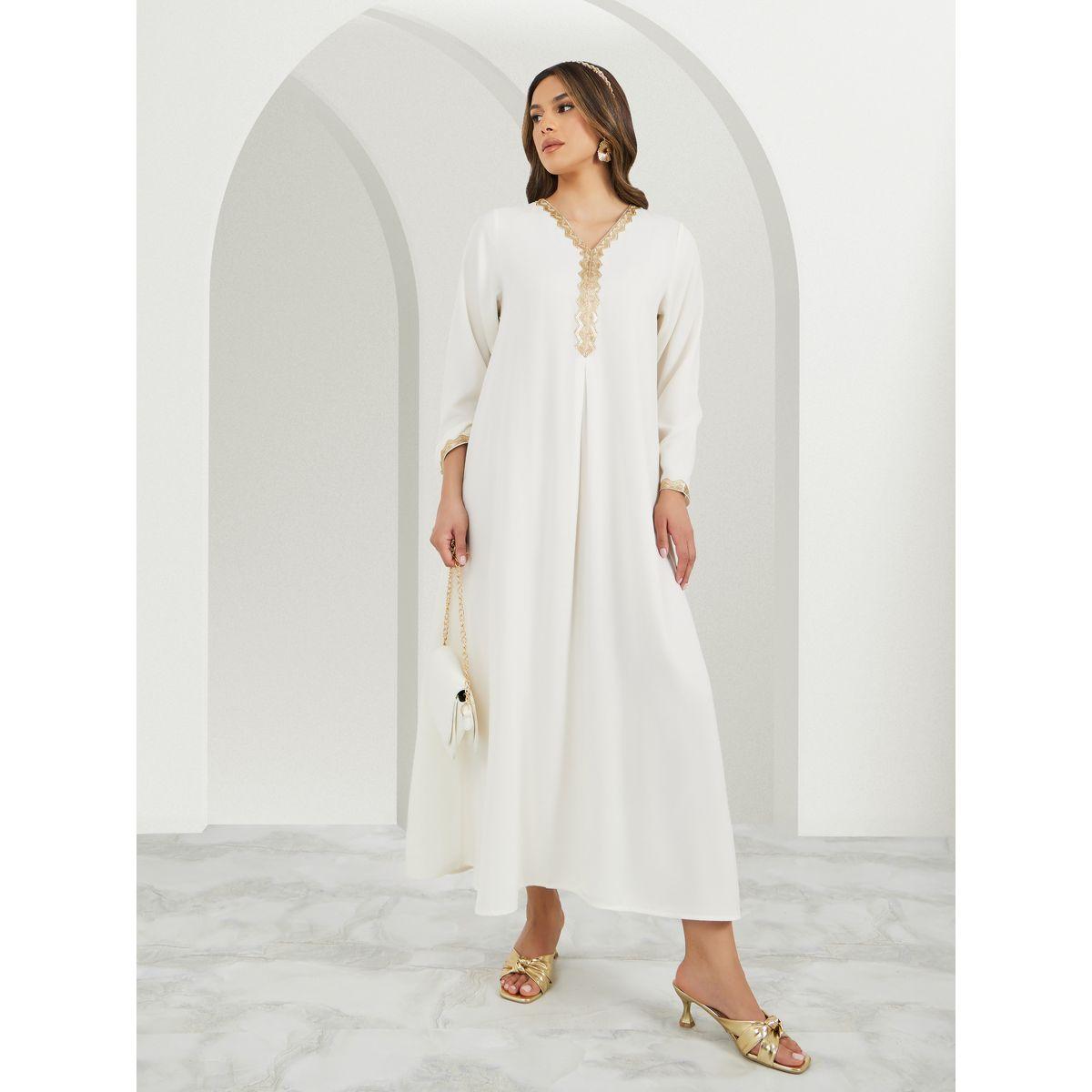 جلابية طويلة بحافة واسعة وتفاصيل دانتيل-women-arabicclothing-jalabiyas-image-1