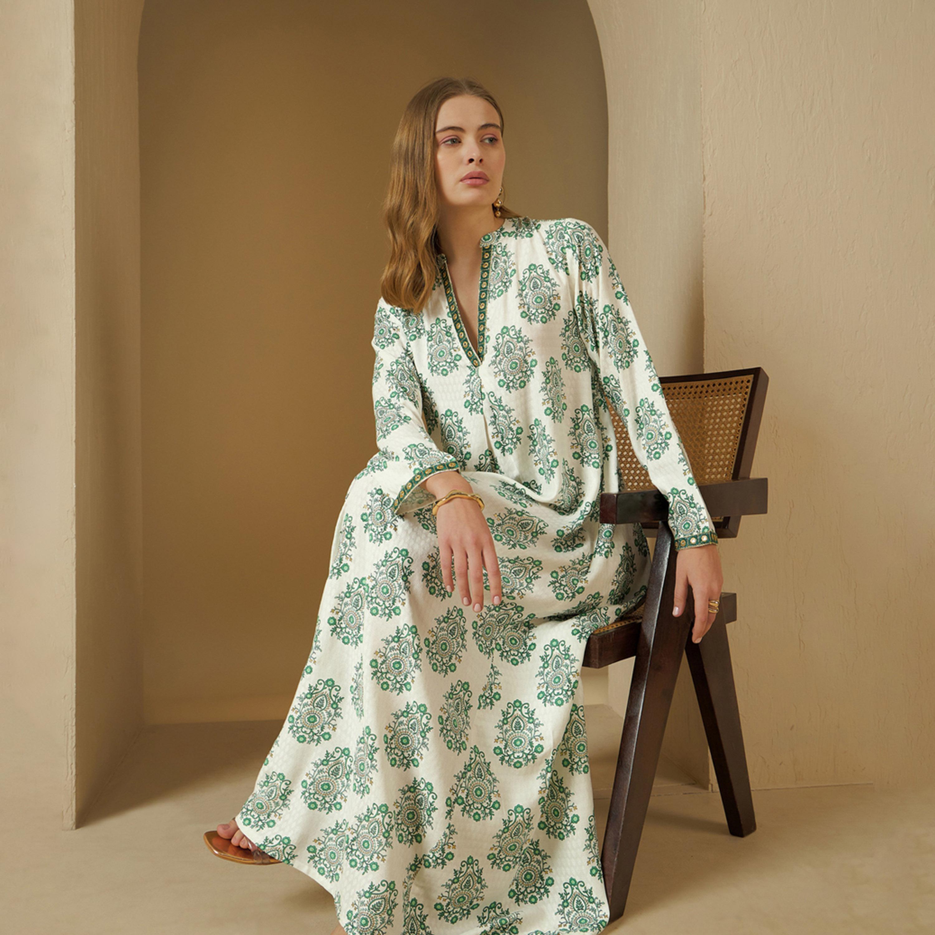أميرة x ستايلي جلابية مطبعة بالكامل مع تفاصيل مُطرّزة-women-arabicclothing-jalabiyas-image-6