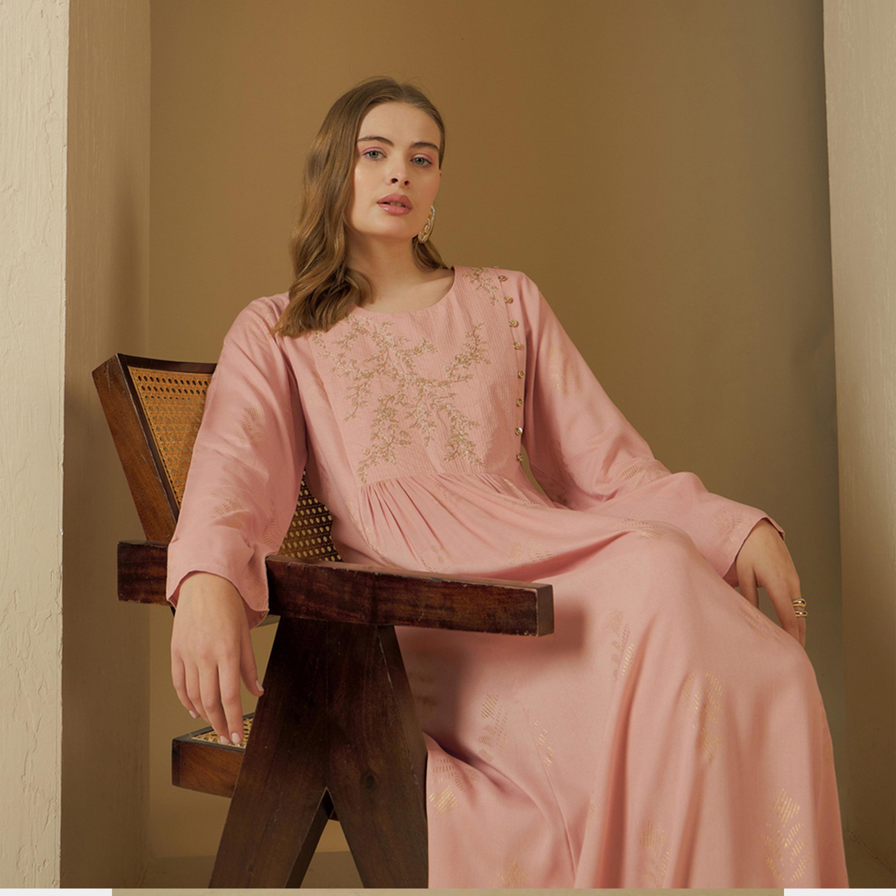 ستايلي - جلابية مطرزة برقبة دائرية وتفاصيل مجمعة وقصّة A-women-arabicclothing-jalabiyas-image-6