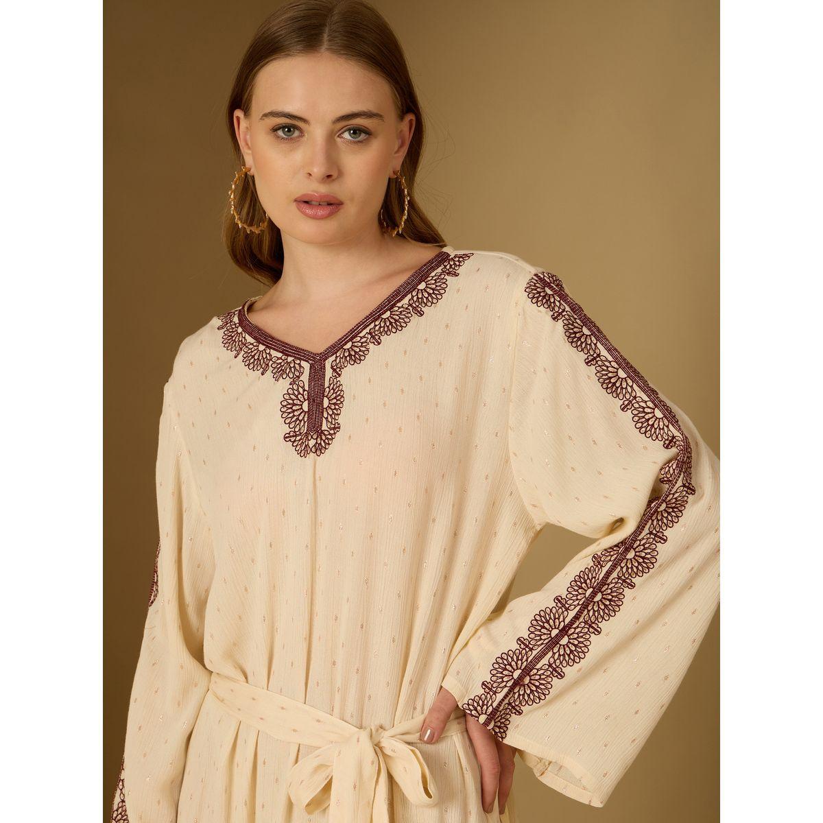 Styli Crinkled Embroidered Detail Jacquard Jalabiya with Fabric Belt-women-arabicclothing-jalabiyas-image-4