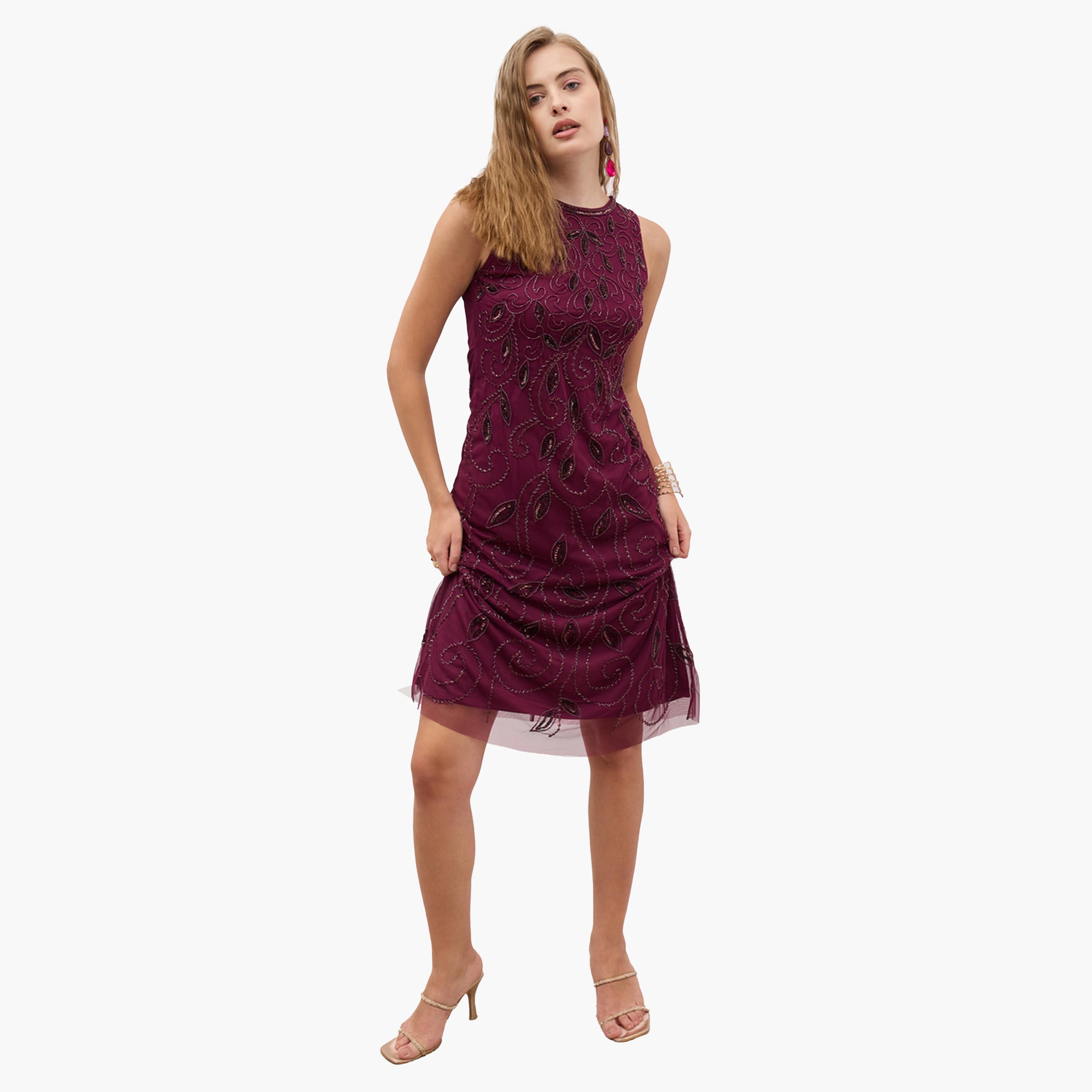 ستايلي-  فستان مزخرف بدون أكمام بطول الركبة-women-clothing-dresses-image-1