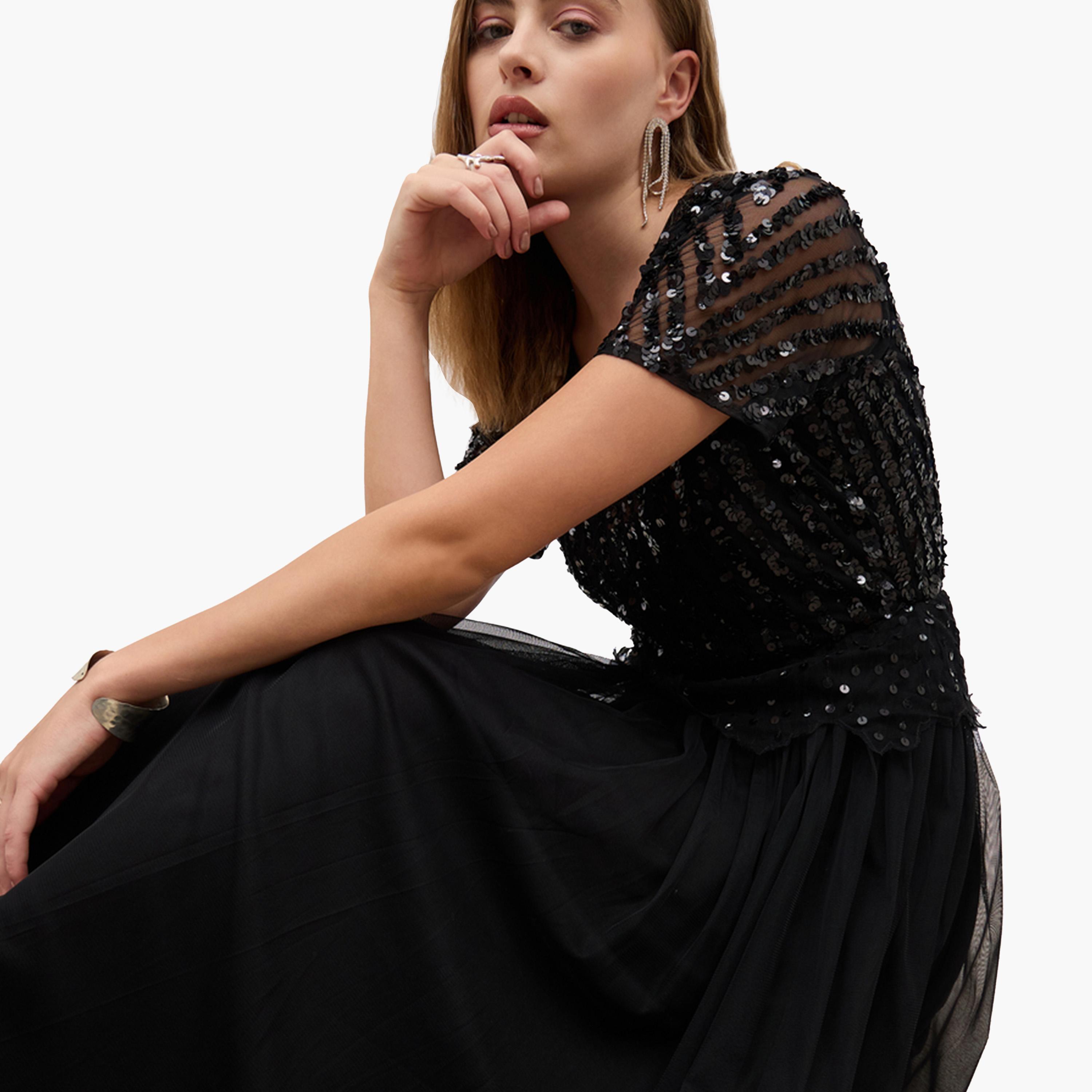 ستايلي - فستان ماكسي بأكمام قصيرة مزين بالترتر وقصّة A-women-clothing-dresses-image-6
