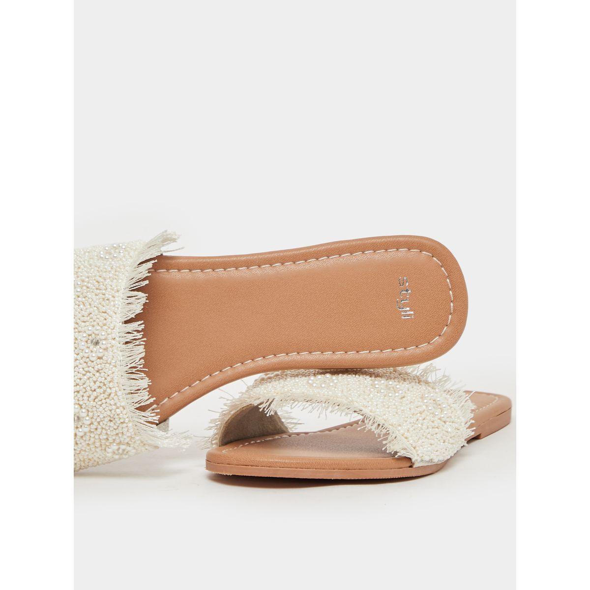 صندل مسطح مزين باللؤلؤ-women-shoes-sandals-flats-image-3