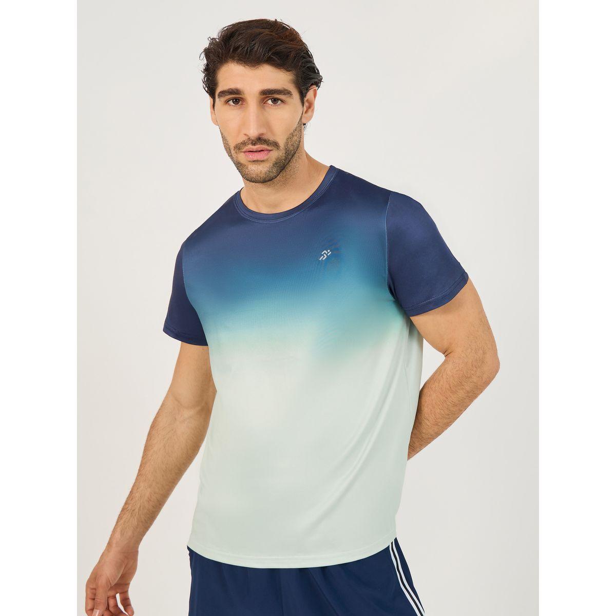 تيشيرت رياضي بطبعة تدرج الالوان مع شعار-men-clothing-sportswearandactivewear-tshirtsandpolos-image-4