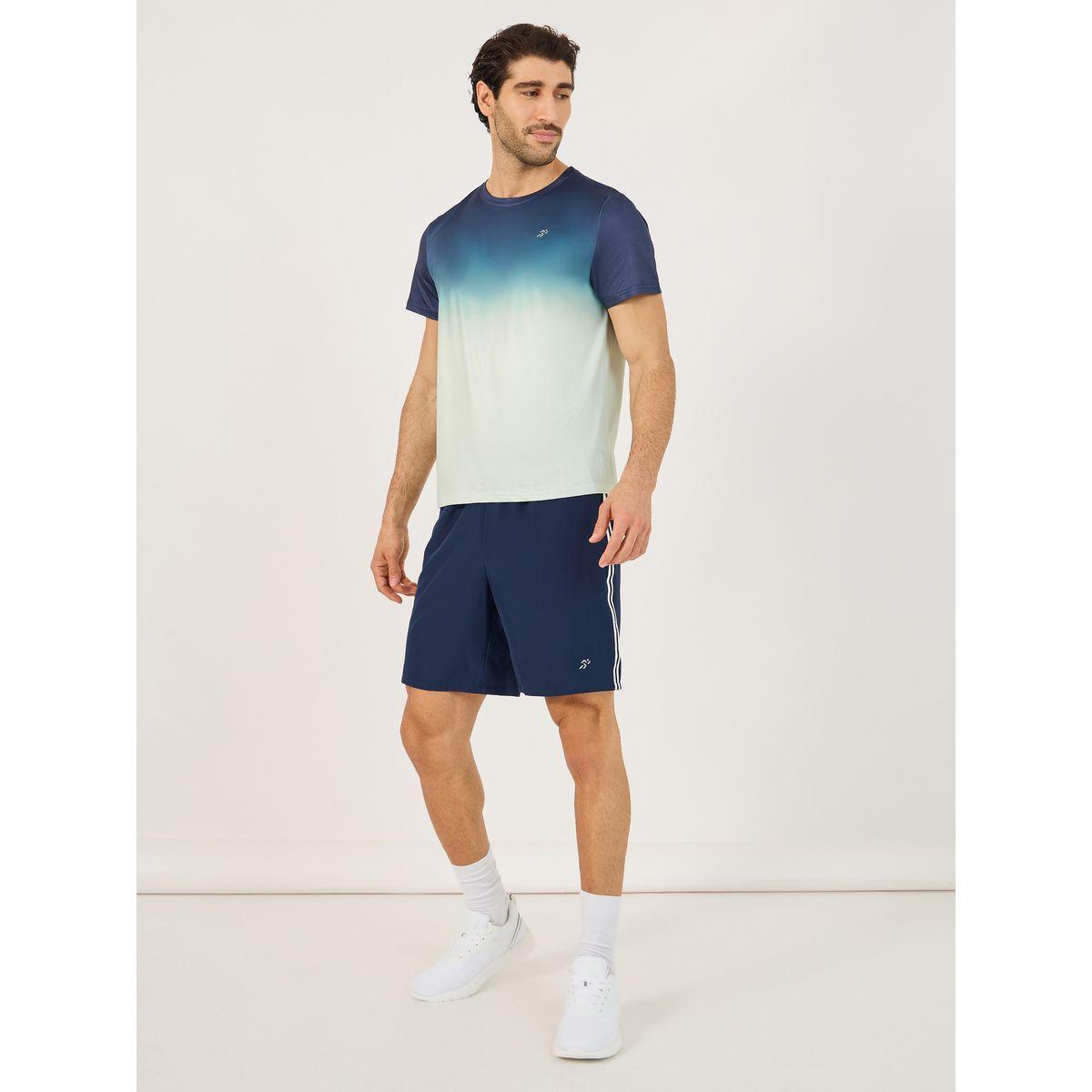 تيشيرت رياضي بطبعة تدرج الالوان مع شعار-men-clothing-sportswearandactivewear-tshirtsandpolos-image-3