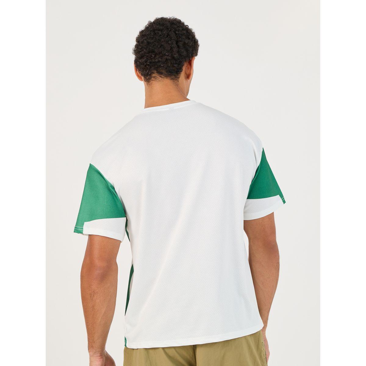 Color Block Athleisure Mesh Printed T-Shirt-men-clothing-sportswearandactivewear-tshirtsandpolos-image-4