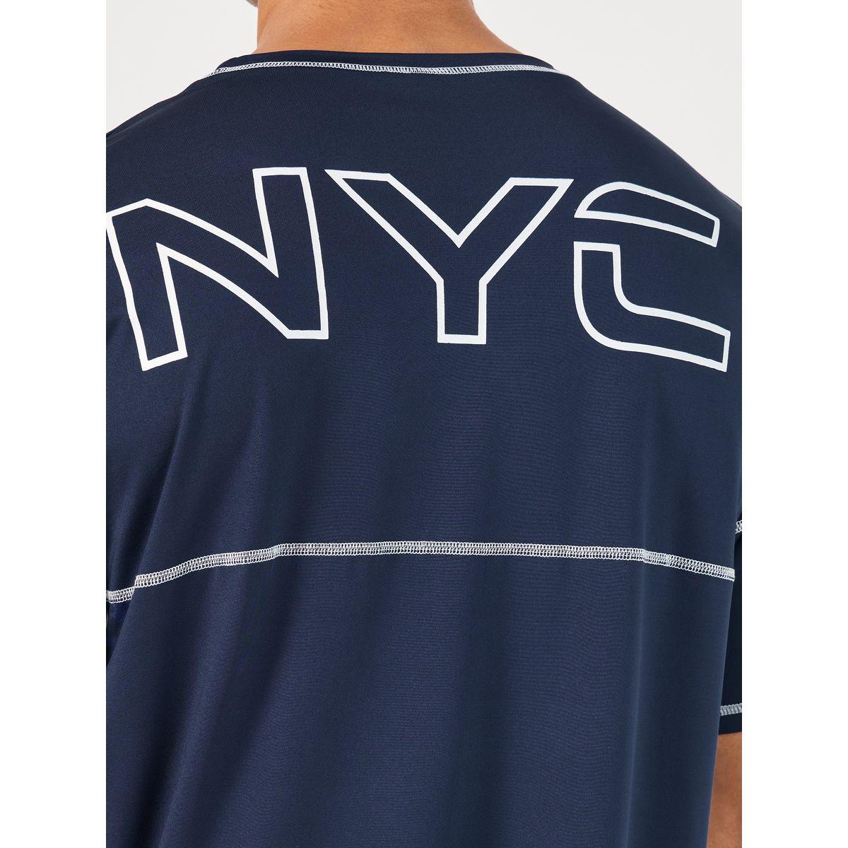 تيشيرت فضفاض بطبعة كتابة وتفاصيل مُتباينة-men-clothing-sportswearandactivewear-tshirtsandpolos-image-4