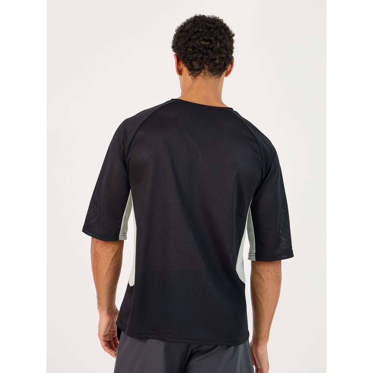 Contrast Panel Ultra Lightweight Mesh Oversized Training T-Shirt-men-clothing-sportswearandactivewear-tshirtsandpolos-image-4
