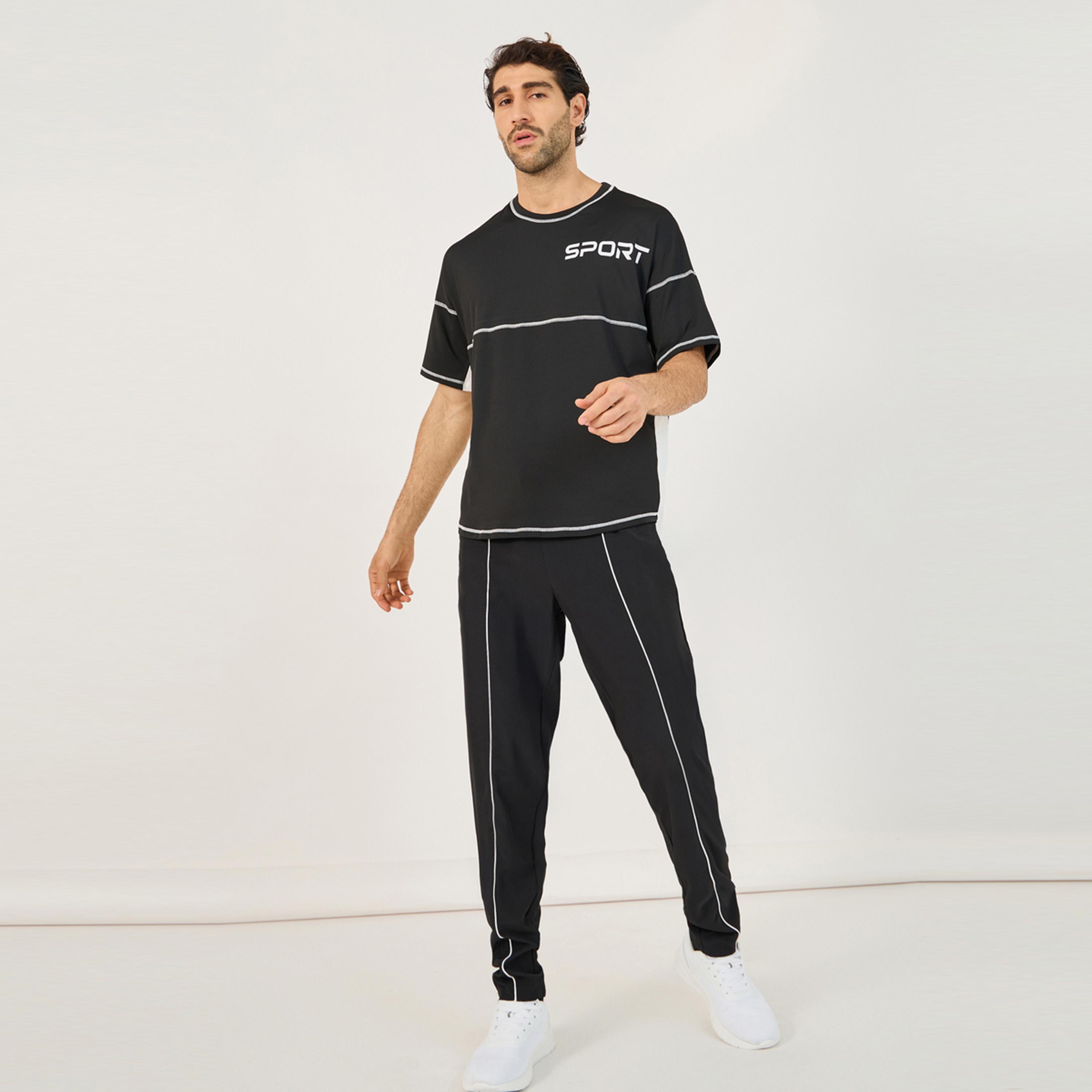 ستايلي - بنطال رياضي ضيق من قماش مضغوط بأربعة اتجاهات مع حواف مزينة-men-clothing-sportswearandactivewear-bottoms-joggers-image-2