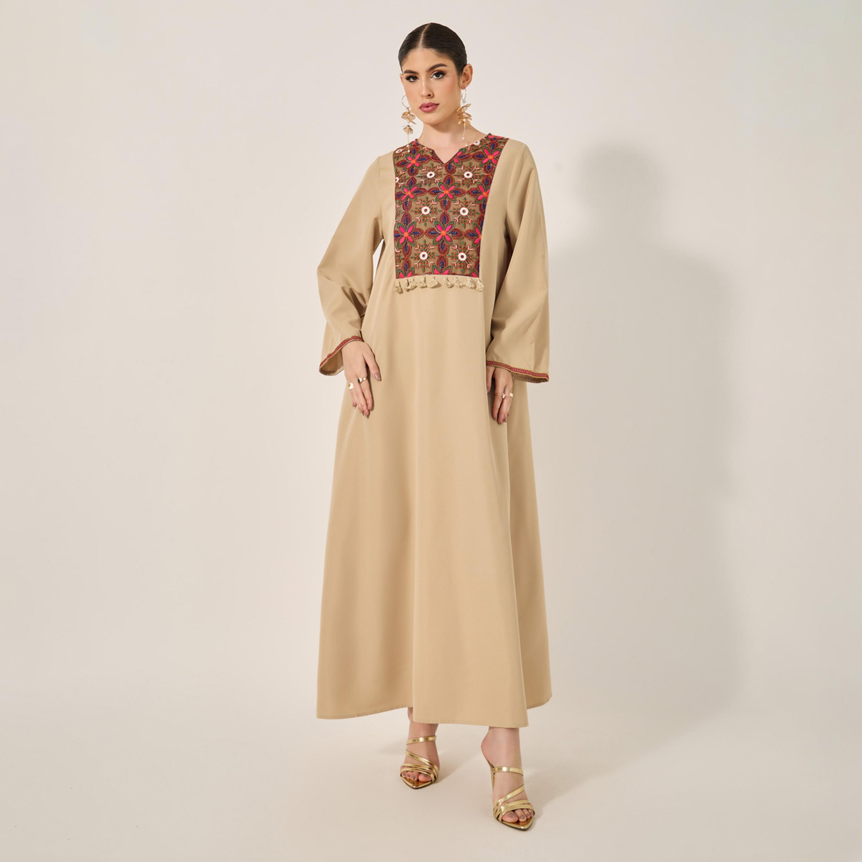 ستايلي - جلابية مزينة برقعة تطريز عند الرقبة مع حواف من الشراشيب-women-arabicclothing-jalabiyas-image-1