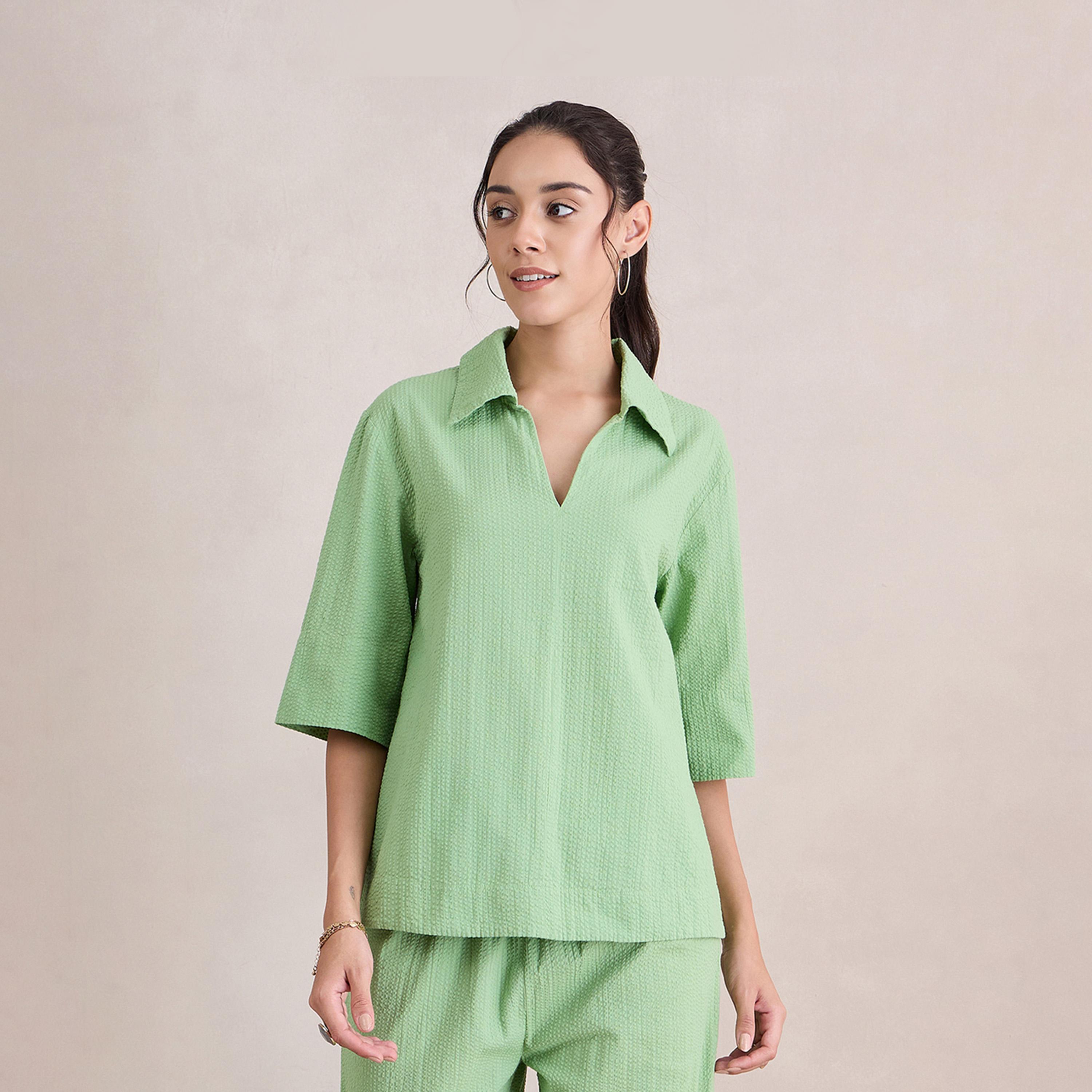 فيميلا × ستايلي - قميص وبنطال من قماش السيرساكر المزخرف-women-clothing-coordsets-image-2