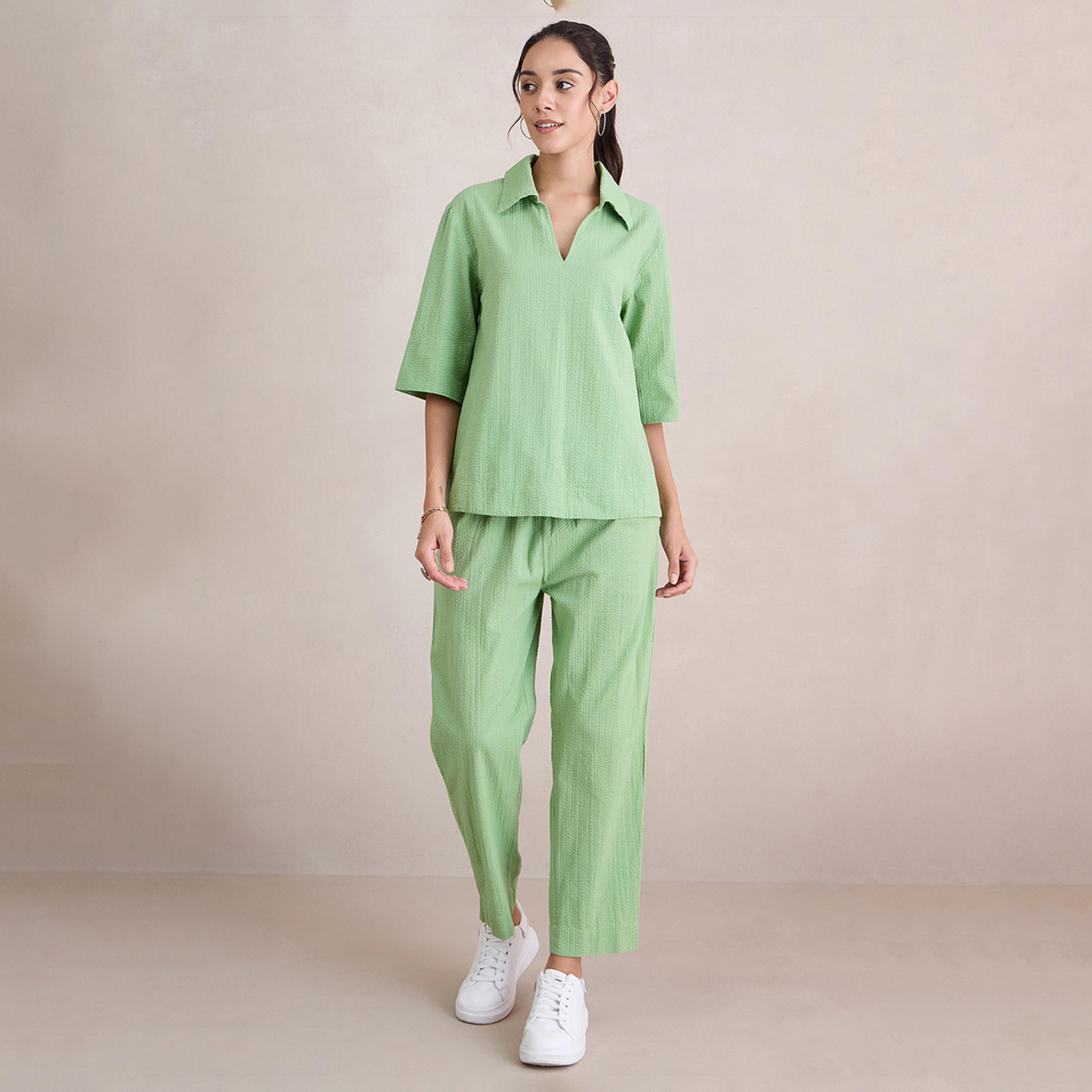 فيميلا × ستايلي - قميص وبنطال من قماش السيرساكر المزخرف-women-clothing-coordsets-image-3