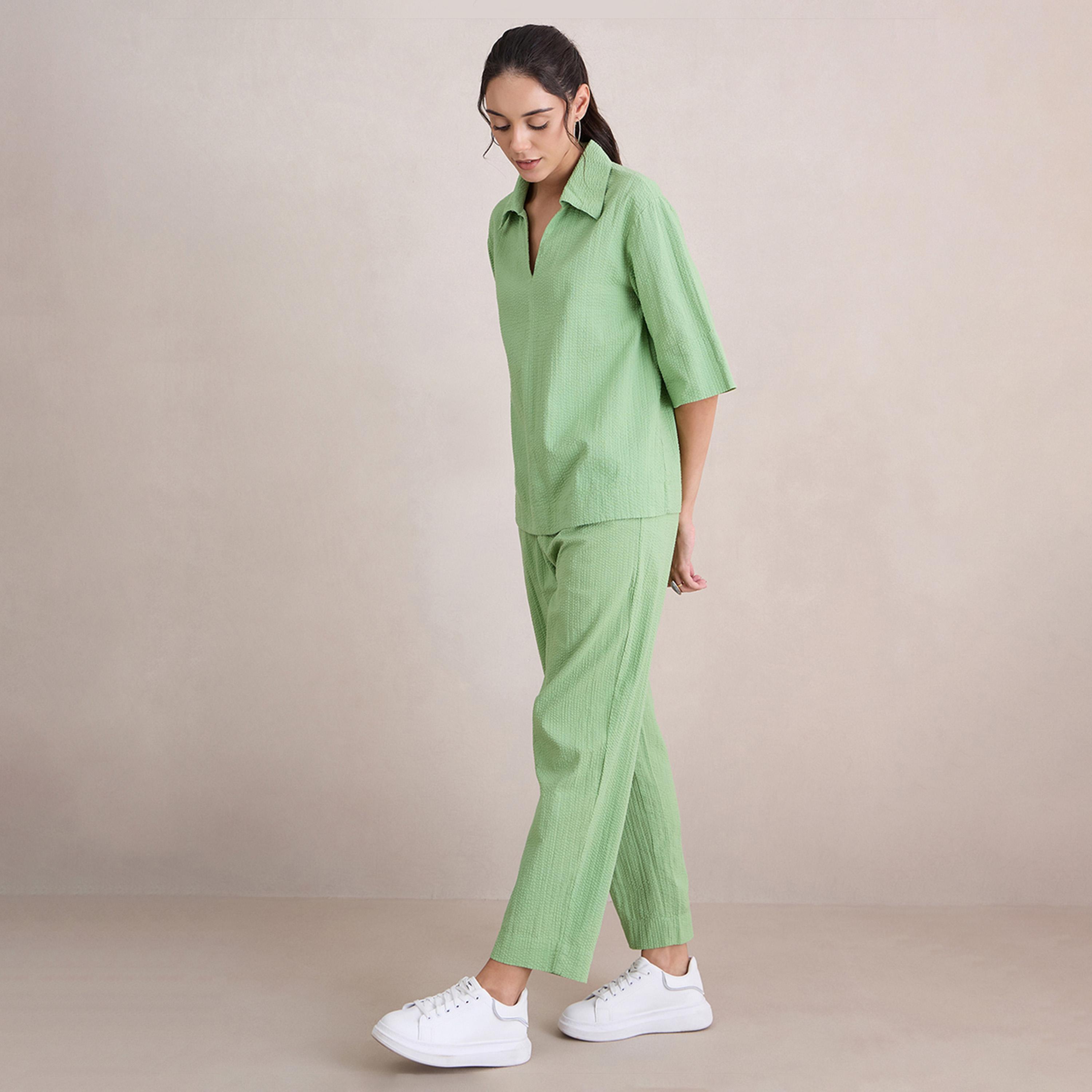 فيميلا × ستايلي - قميص وبنطال من قماش السيرساكر المزخرف-women-clothing-coordsets-image-4