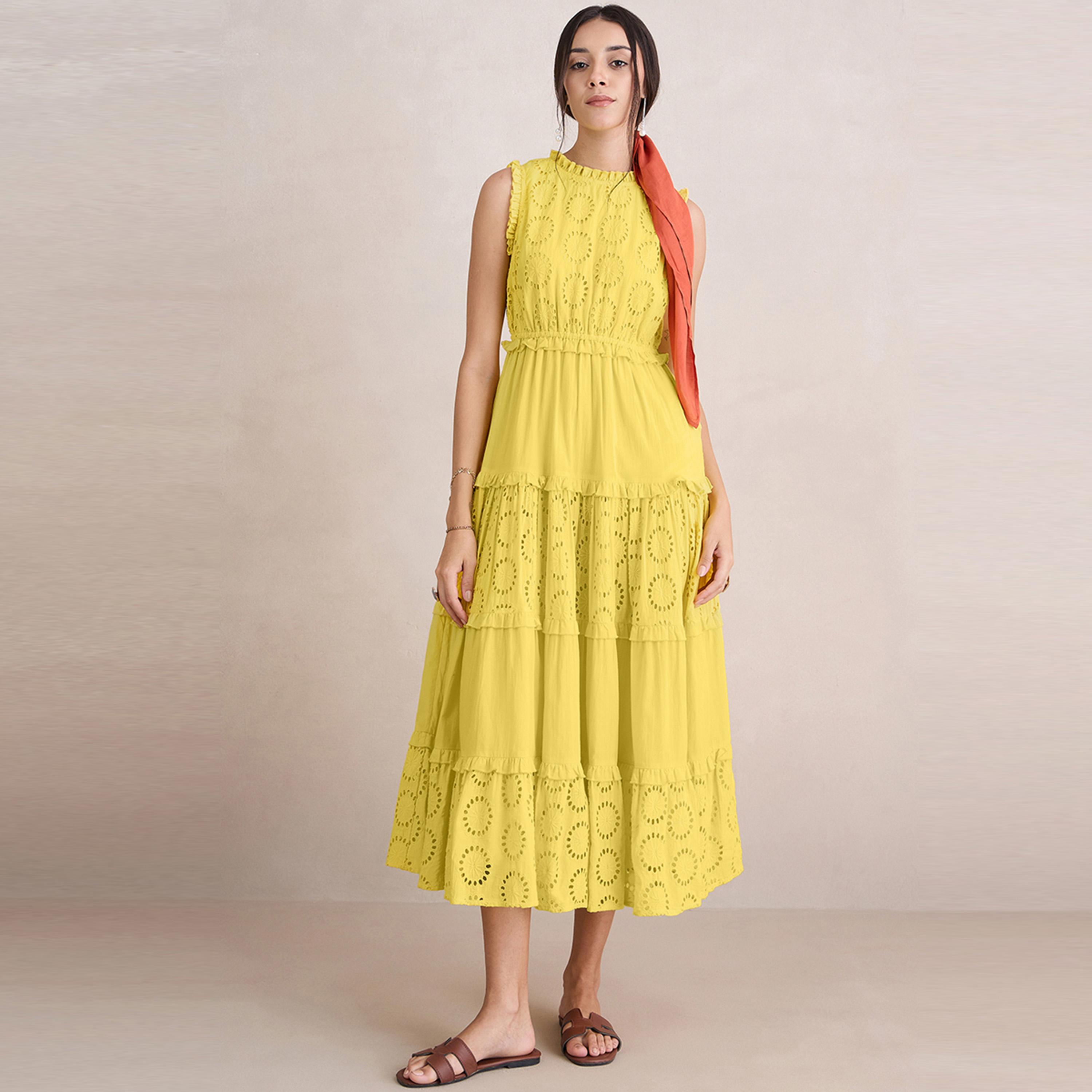 فستان ميدي شيفلي مزين بكسرات وكشكش فِميلا × ستايلي-women-clothing-dresses-image-1