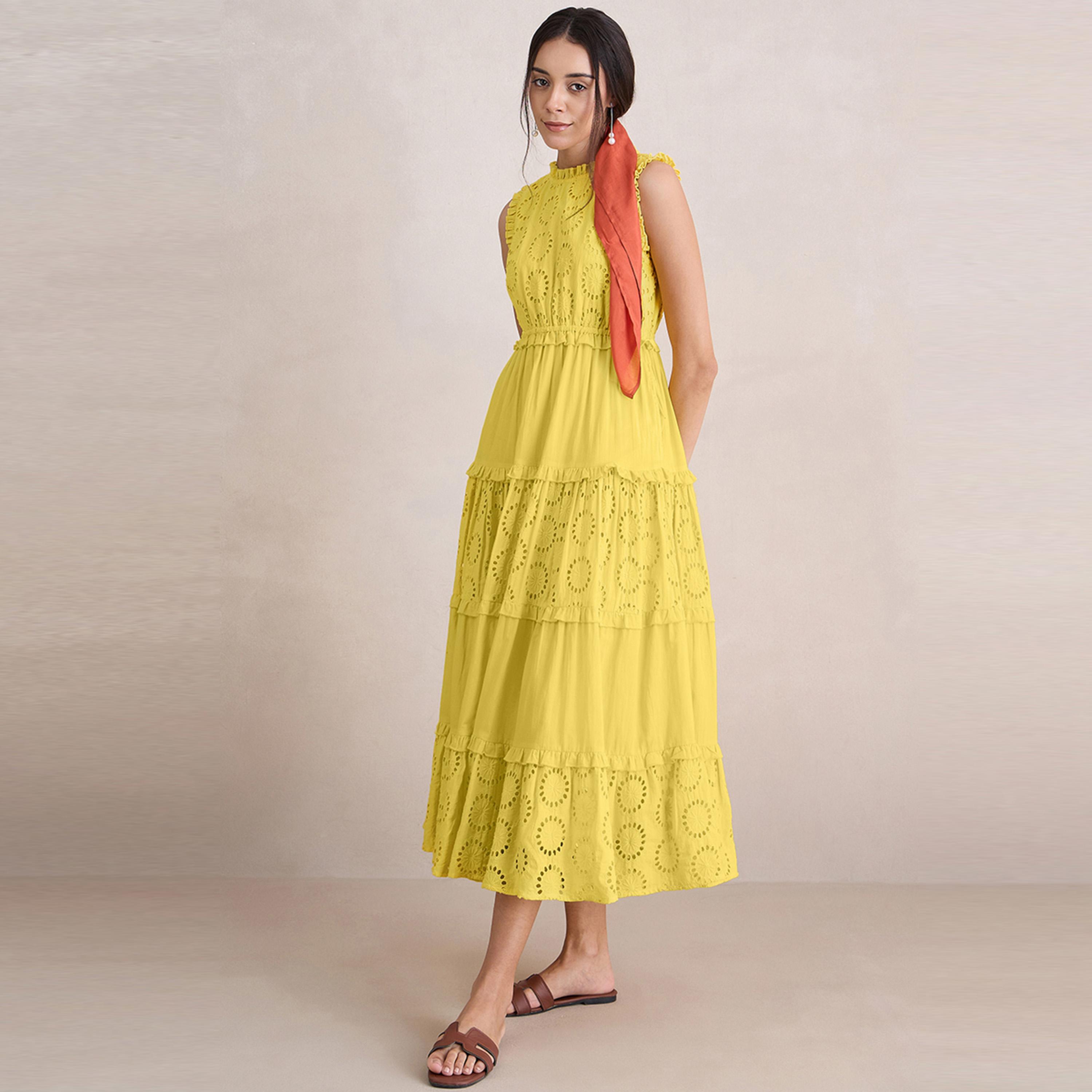 فستان ميدي شيفلي مزين بكسرات وكشكش فِميلا × ستايلي-women-clothing-dresses-image-2