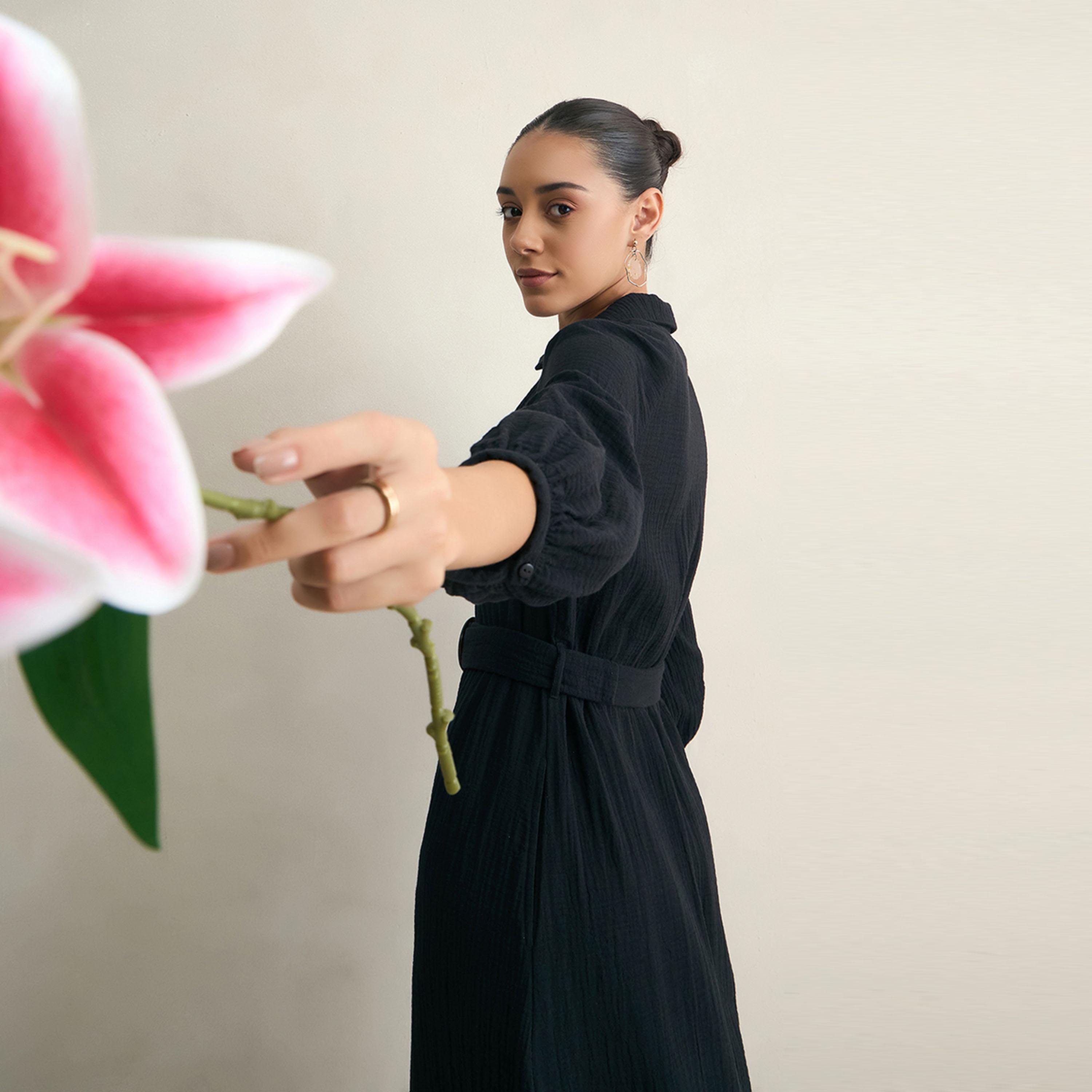 فستان طويل بياقة مع حزام خصر فِميلا × ستايلي-women-clothing-dresses-image-9
