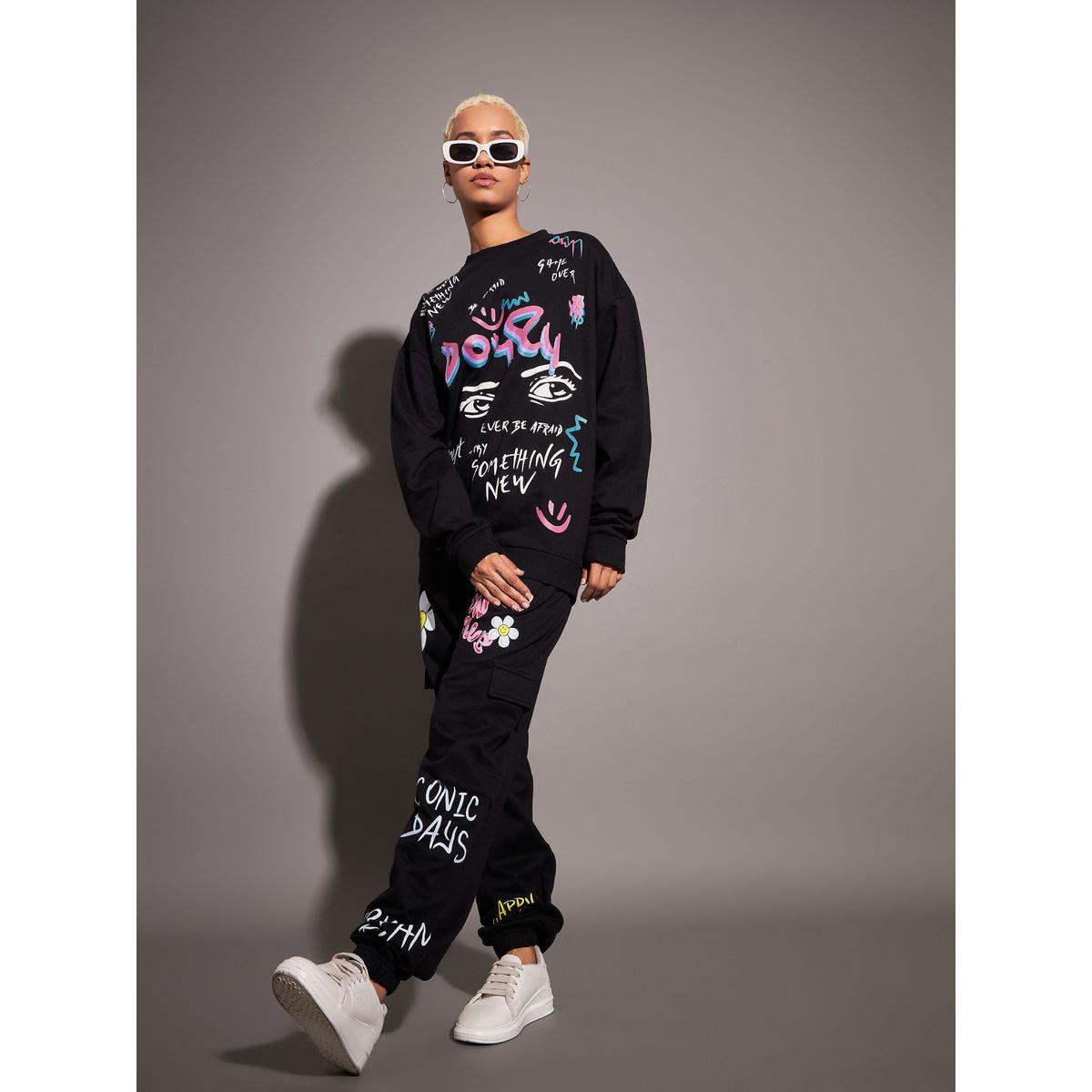 سويت شيرت فضفاض بأكتاف منخفضة وطبعة جرافيك ساسافراس × ستايلي-women-winterwear-hoodiesandsweatshirts-sweatshirts-image-3