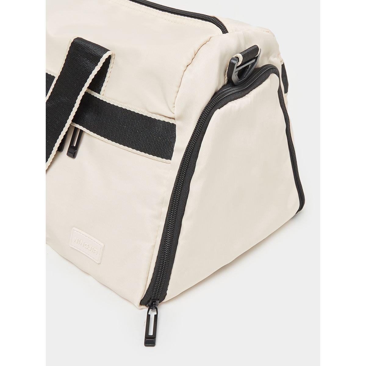 شنطة جيم مزينة بشارة مُرقعة-women-bagsandwallets-handbags-image-4