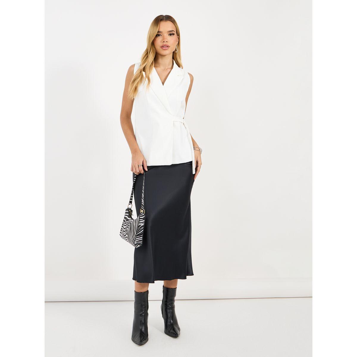 بليزر بلا أكمام بياقة مطوية وخصر بنمط لف-women-clothing-shirtsandblouses-blouses-image-2