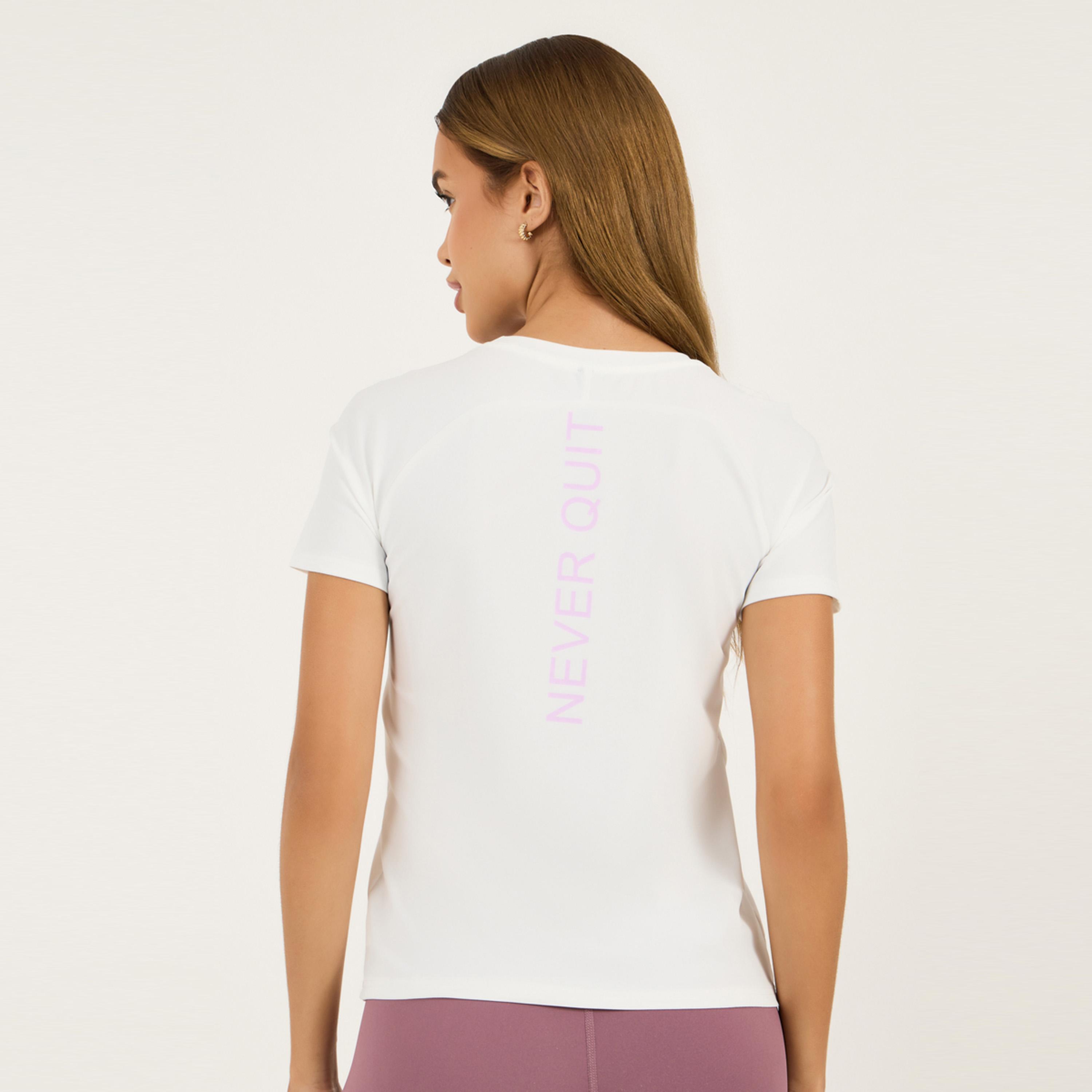 ستايلي - بلوزة رياضية متعددة الأقسام بأكمام قصيرة وشعار عمودي-women-clothing-sportswearandactivewear-tshirtsandvests-image-2
