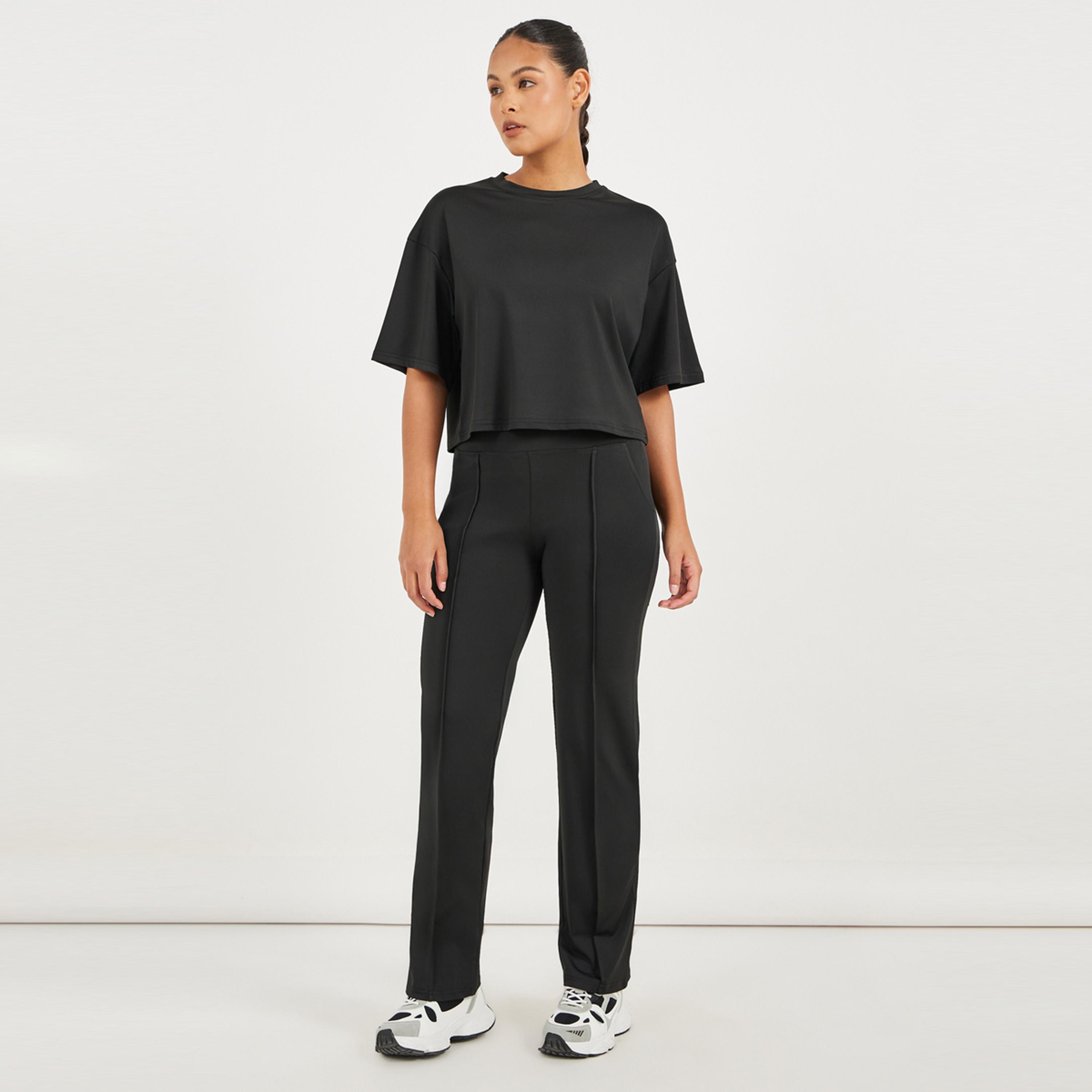 ستايلي - طقم رياضي من بلوزة قصيرة بقصة مربعة وأكتاف منسدلة مع بنطال مستقيم-women-clothing-sportswearandactivewear-trackpantsandtracksuits-image-1