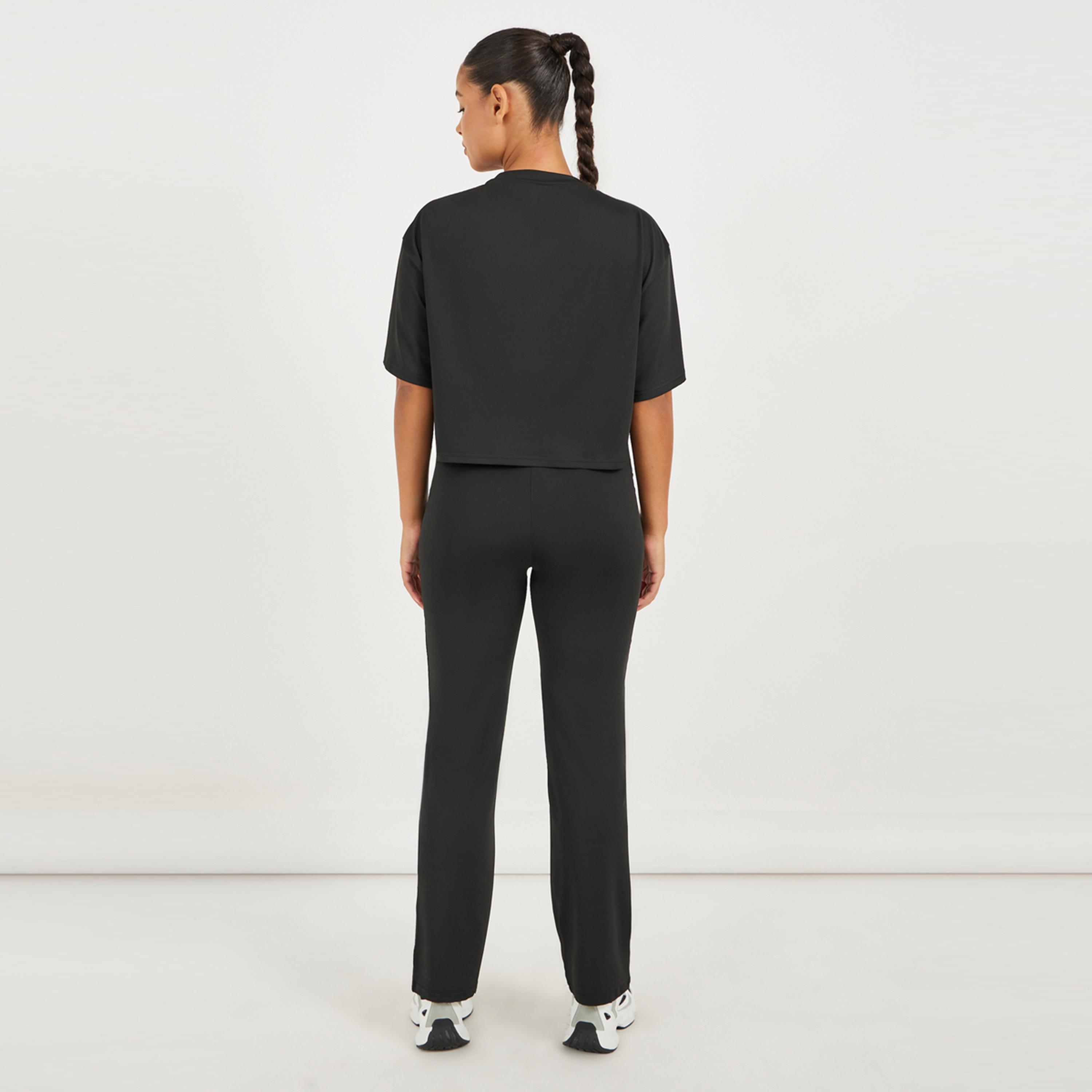 ستايلي - طقم رياضي من بلوزة قصيرة بقصة مربعة وأكتاف منسدلة مع بنطال مستقيم-women-clothing-sportswearandactivewear-trackpantsandtracksuits-image-6