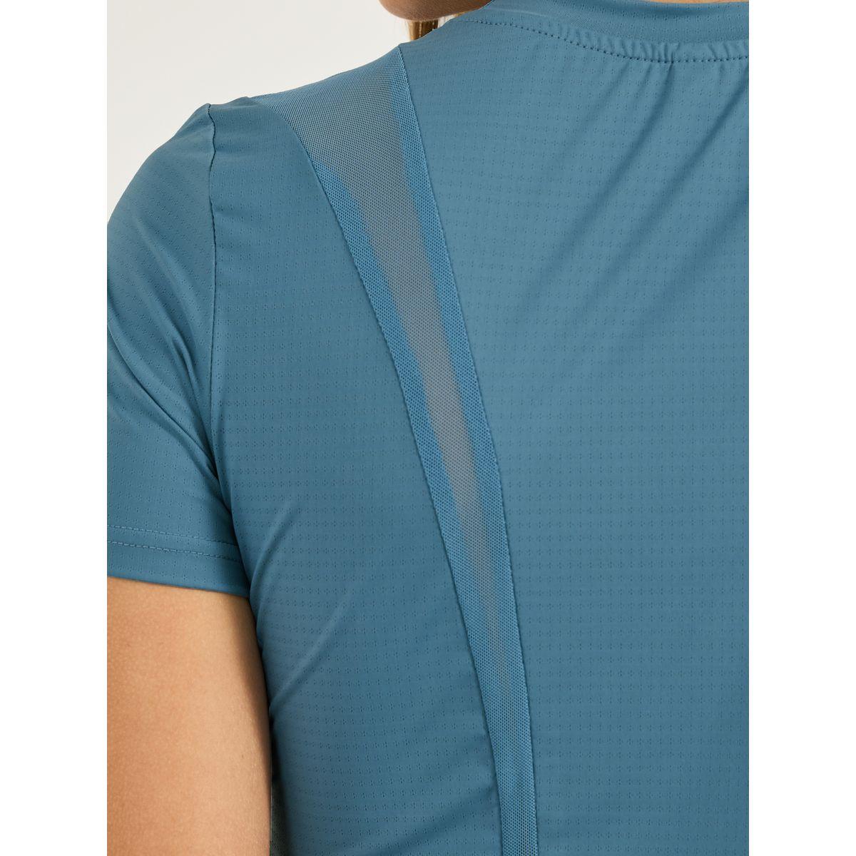 Styli Active Thin Dual Back Mesh Detail Curved Hem Textured Top-women-clothing-sportswearandactivewear-tshirtsandvests-image-5