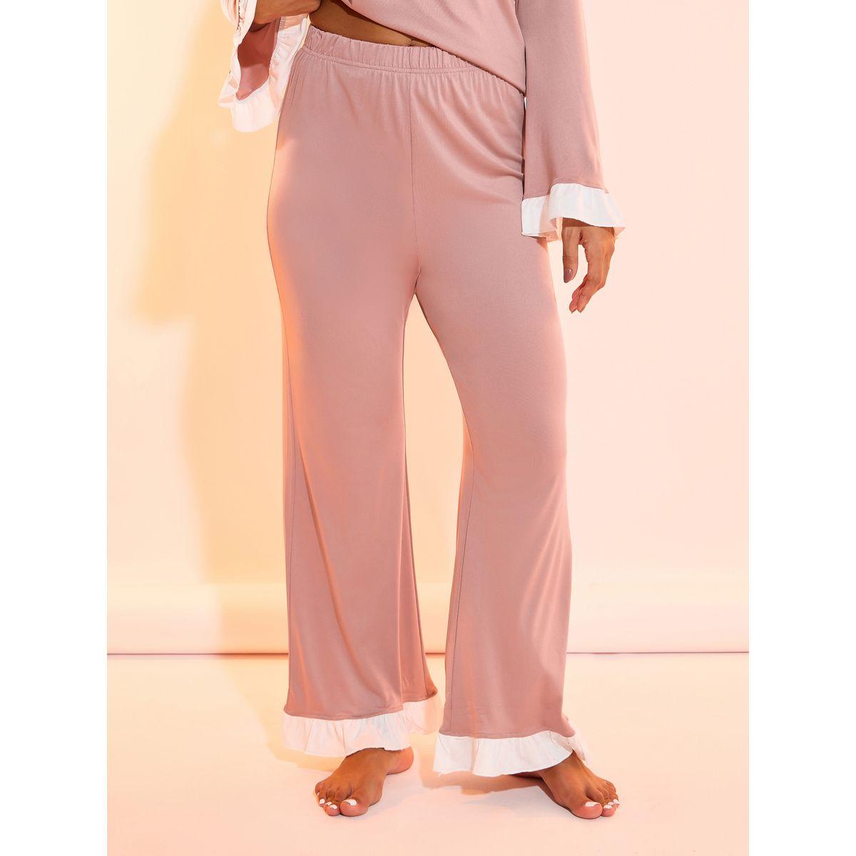 طقم من بنطال بيجاما مع تيشيرت بتفاصيل مُتباينة-women-clothing-nightwear-pyjamas-longsets-image-5