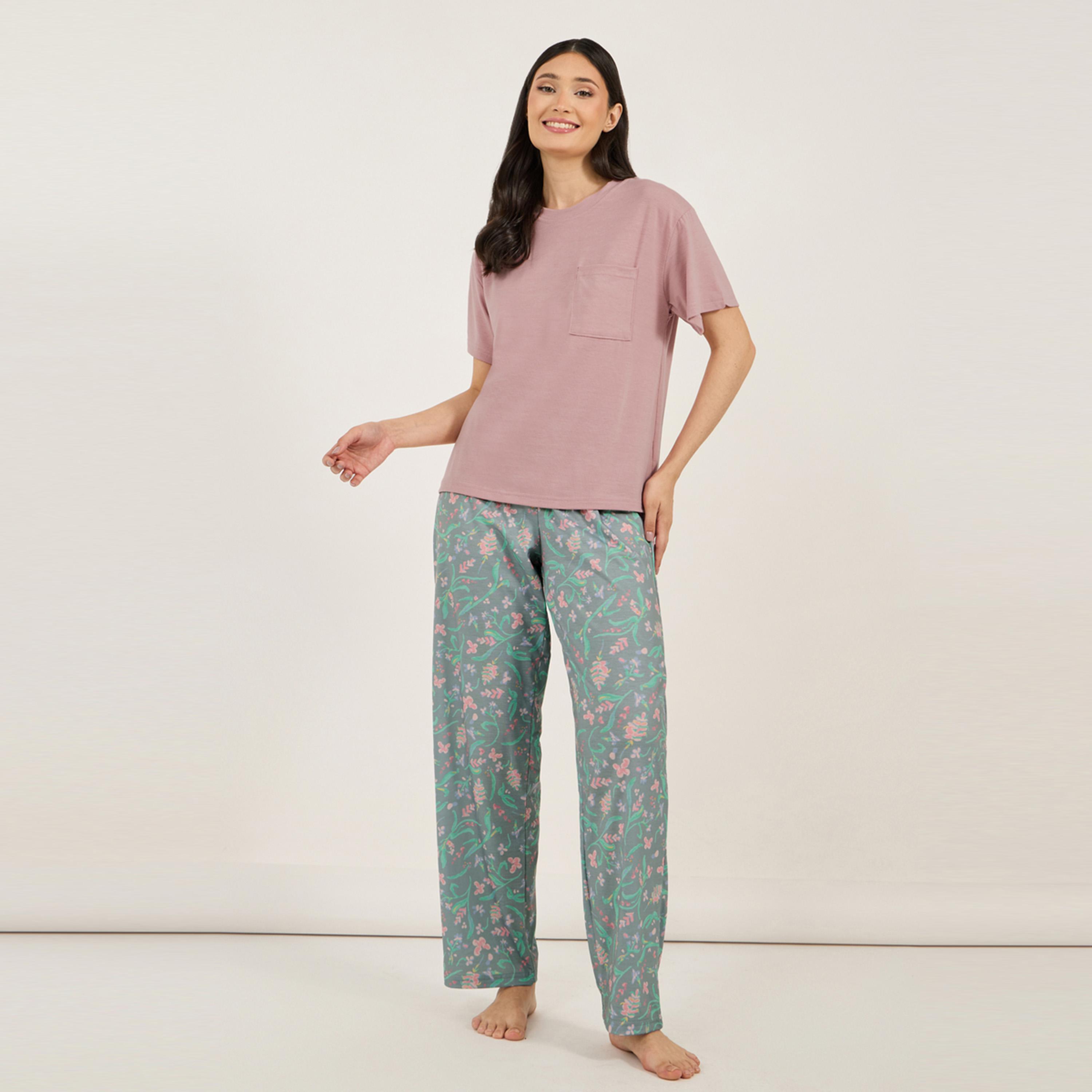 ستايلي - طقم بلوزة بأكتاف منسدلة وياقة دائرية وجيب صدر مع بنطال بيجامة مورد أنوايند-women-clothing-nightwear-pyjamas-longsets-image-1