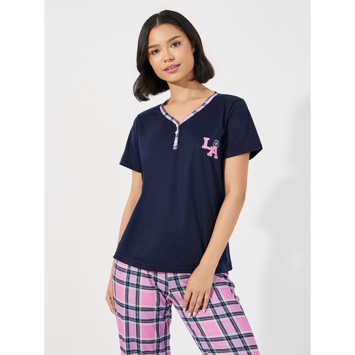 طقم من بنطال بيجاما مع تيشيرت بتفاصيل مُتباينة-women-clothing-nightwear-pyjamas-longsets-image-3