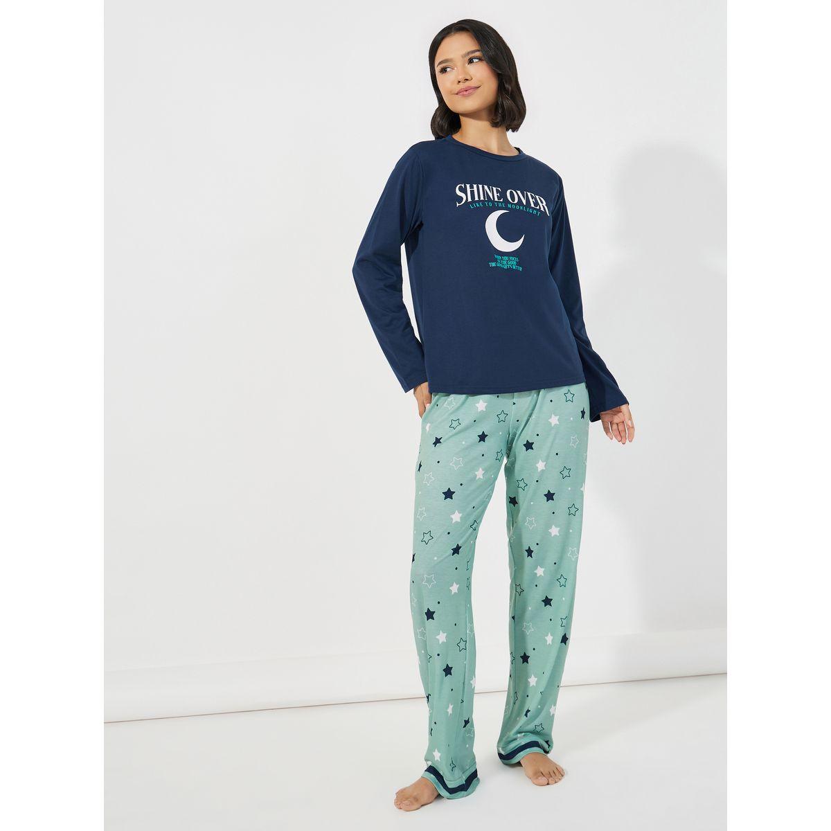 طقم من بنطال بيجاما مع تيشيرت بطبعة كتابة-women-clothing-nightwear-pyjamas-longsets-image-1