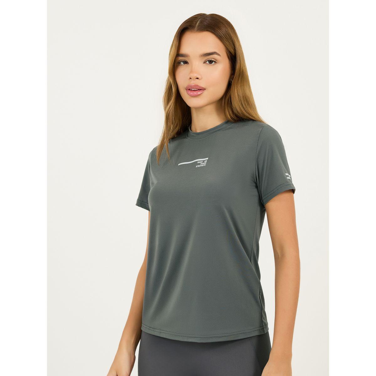 Styli Active Textured Chest Slogan Reflective Detail Short Sleeves Top-women-clothing-sportswearandactivewear-tshirtsandvests-image-1