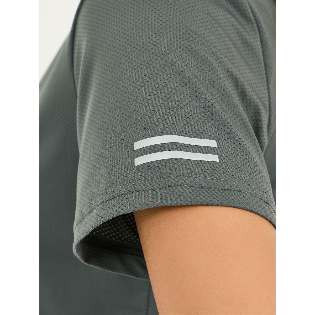 Styli Active Textured Chest Slogan Reflective Detail Short Sleeves Top-women-clothing-sportswearandactivewear-tshirtsandvests-image-4
