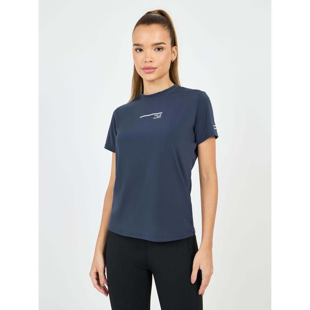 Styli Active Textured Chest Slogan Reflective Detail Short Sleeves Top-men-clothing-sportswearandactivewear-tshirtsandpolos-image-1