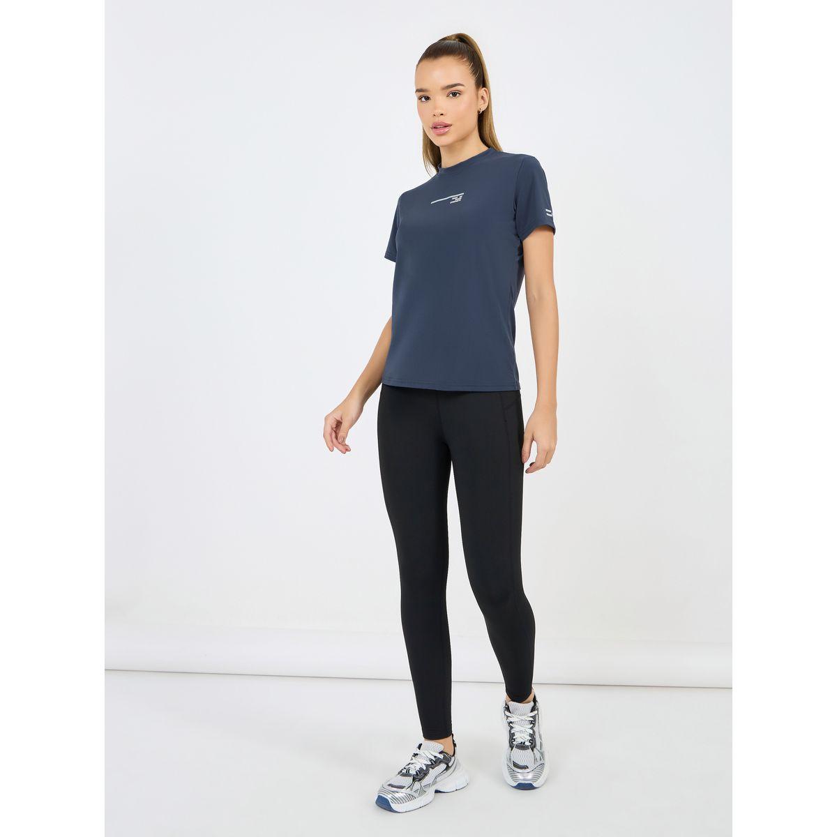بلوزة بأشرطة عاكسة للضوء مع كتابة وأكمام قصيرة-men-clothing-sportswearandactivewear-tshirtsandpolos-image-2