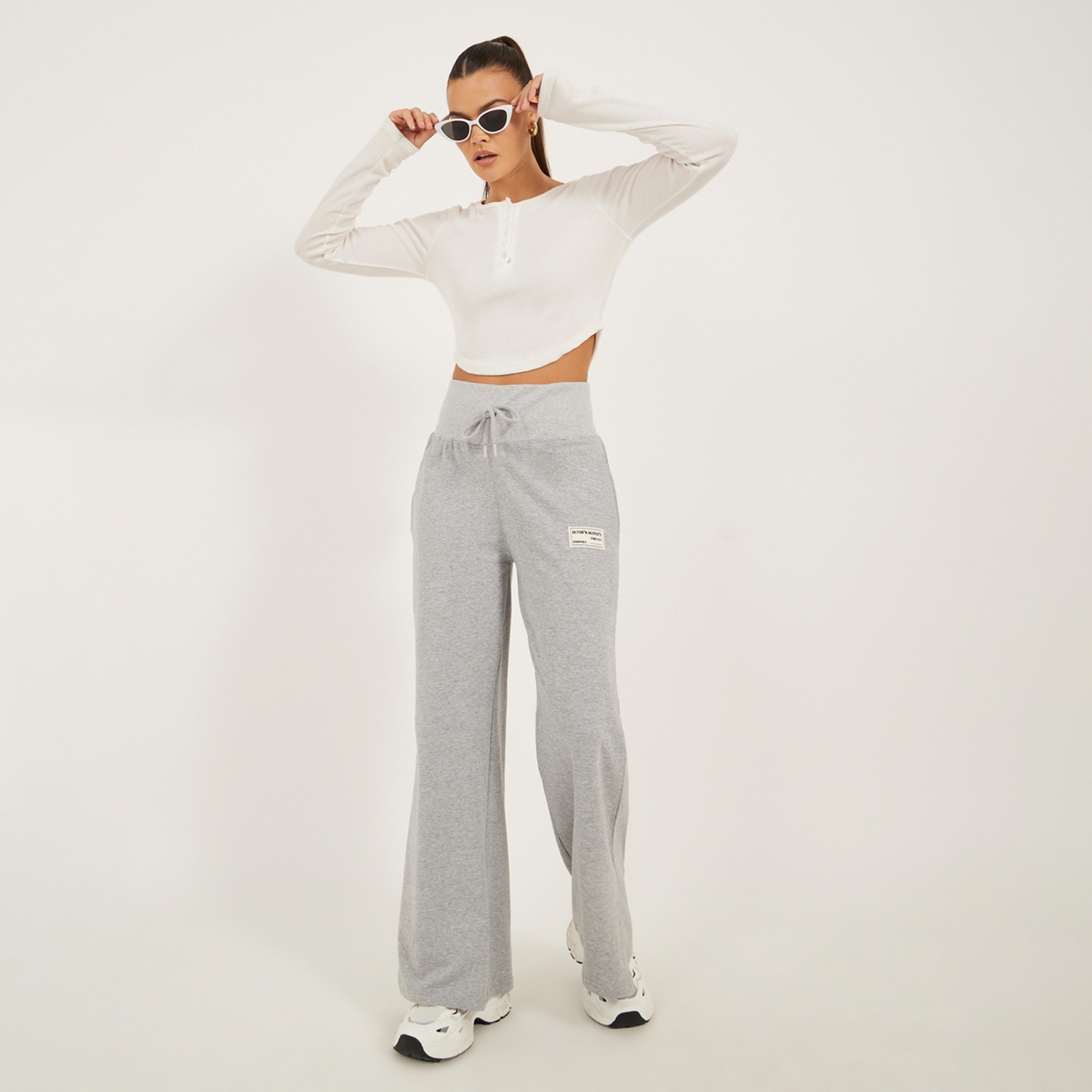 ستايلي - بنطال رياضي واسع الساق بتفاصيل شارة مع شق جانبي-women-clothing-bottoms-joggers-image-1